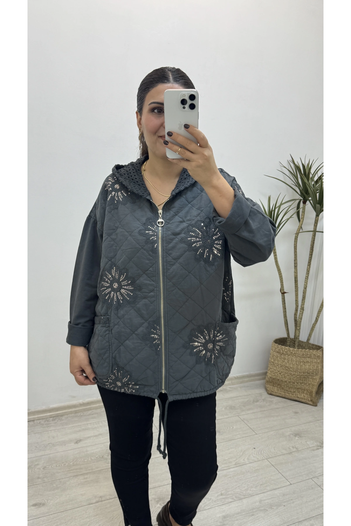 İthal Nakış İşlemeli Kapitone Krem Rengi Ceket