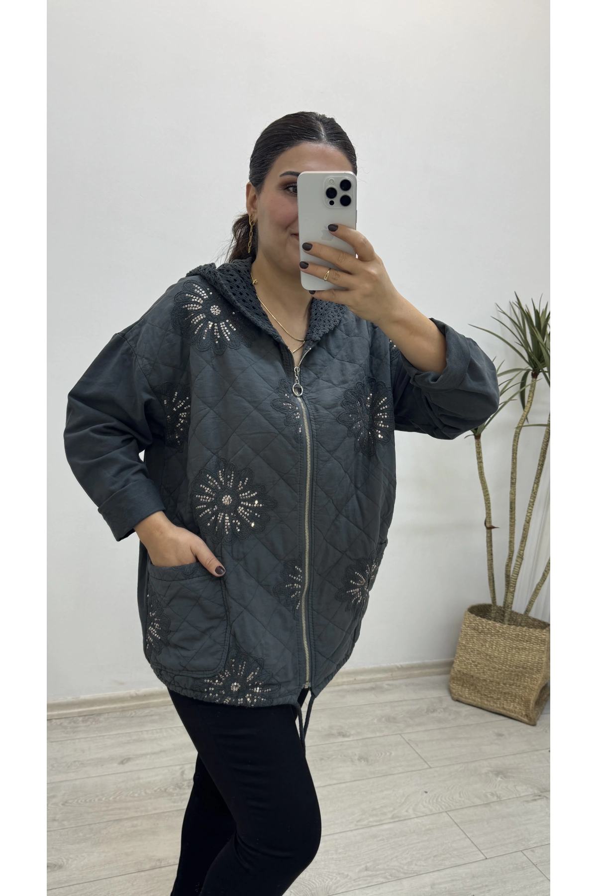 İthal Nakış İşlemeli Kapitone Krem Rengi Ceket