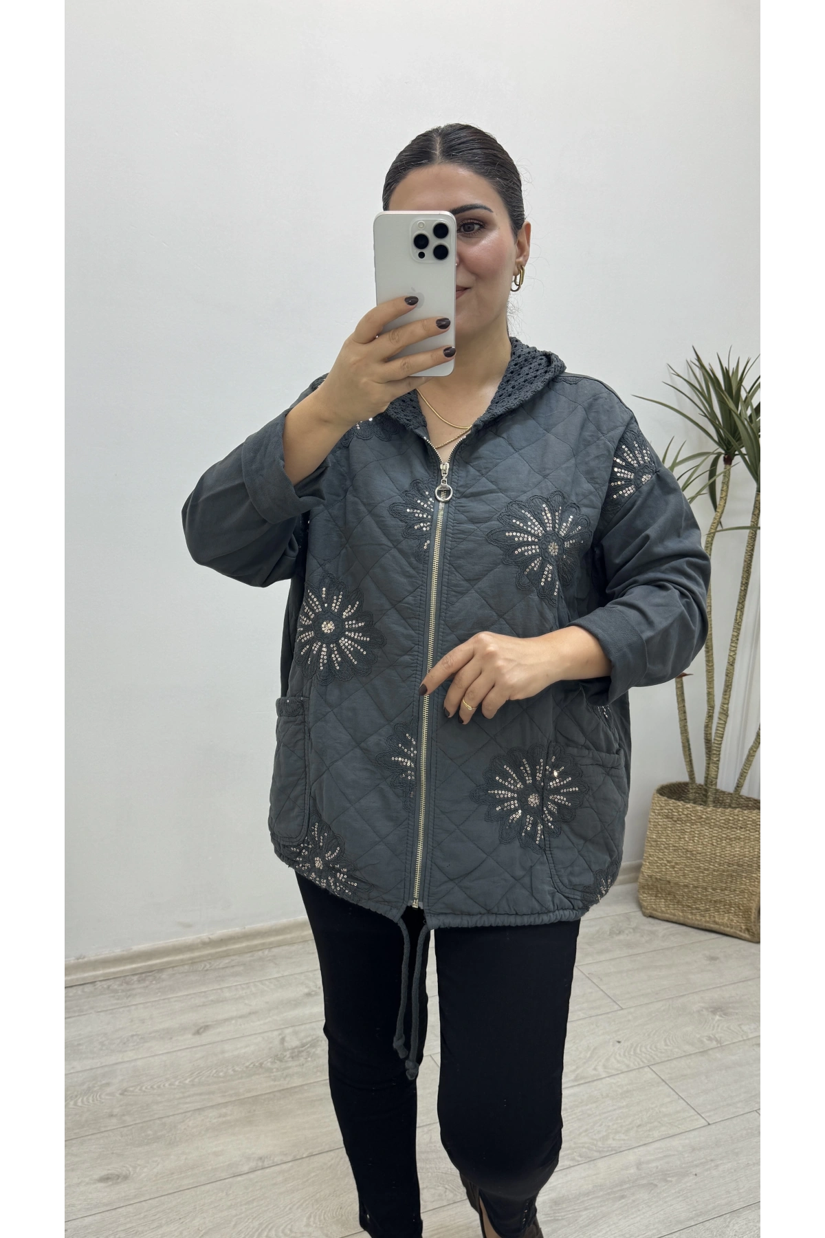 İthal Nakış İşlemeli Kapitone Krem Rengi Ceket