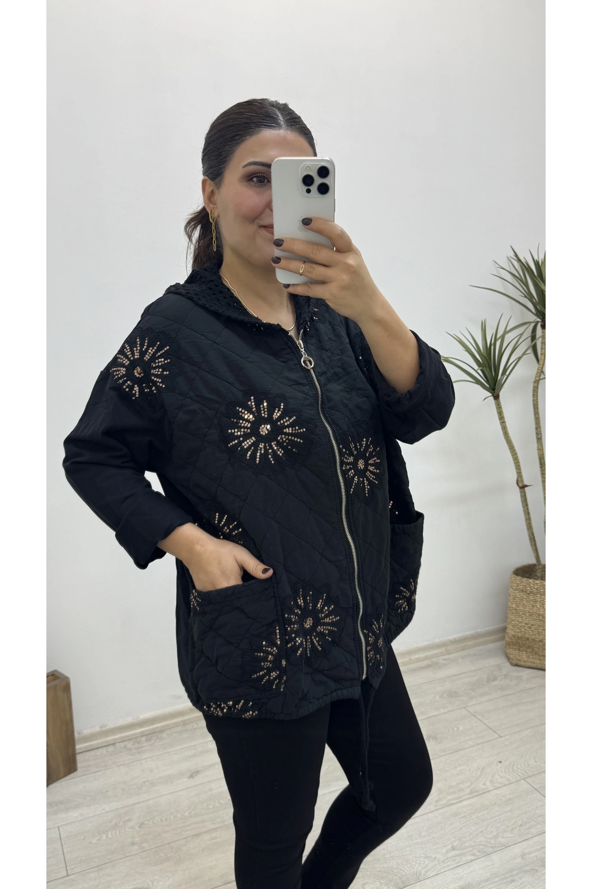 İthal Nakış İşlemeli Kapitone Siyah Ceket
