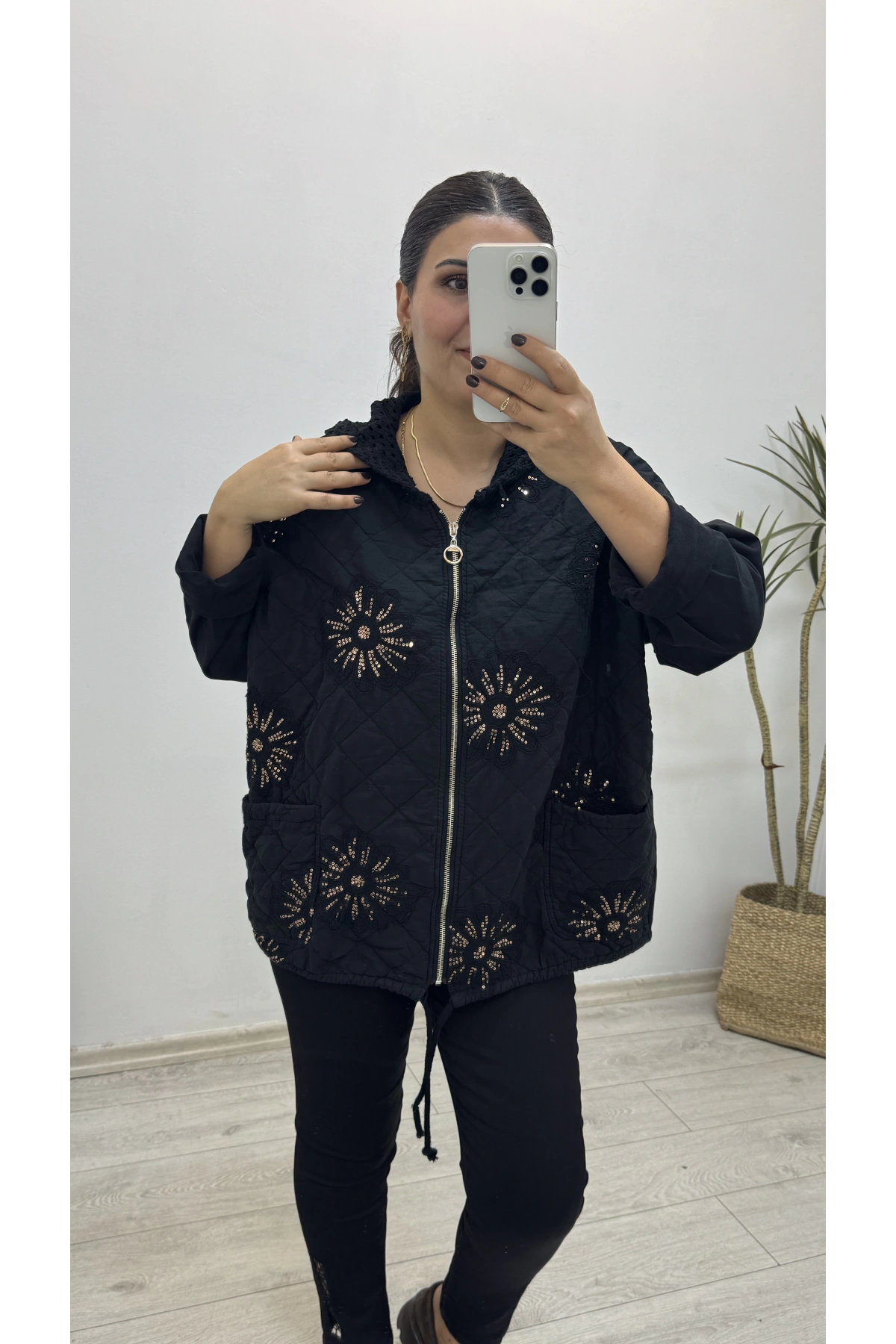 İthal Nakış İşlemeli Kapitone Siyah Ceket