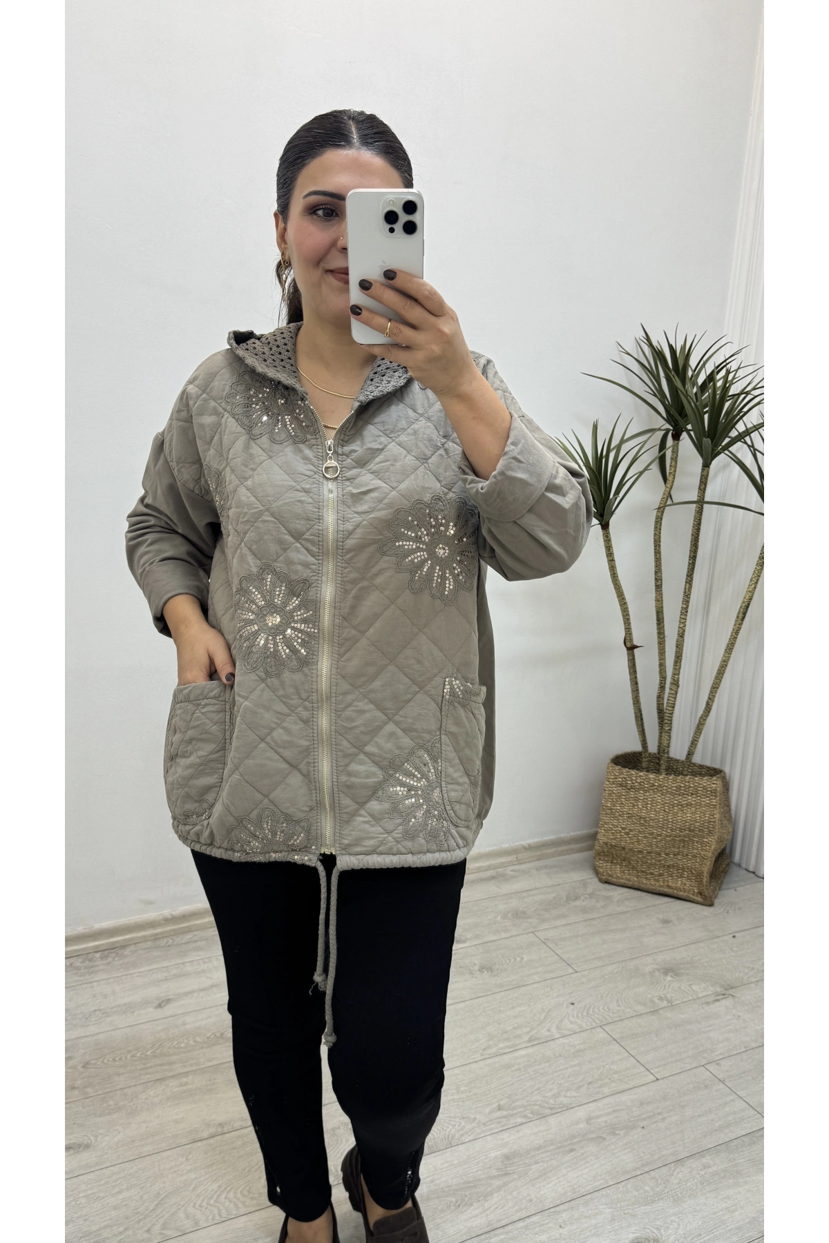 İthal Nakış İşlemeli Kapitone Taş Rengi Ceket