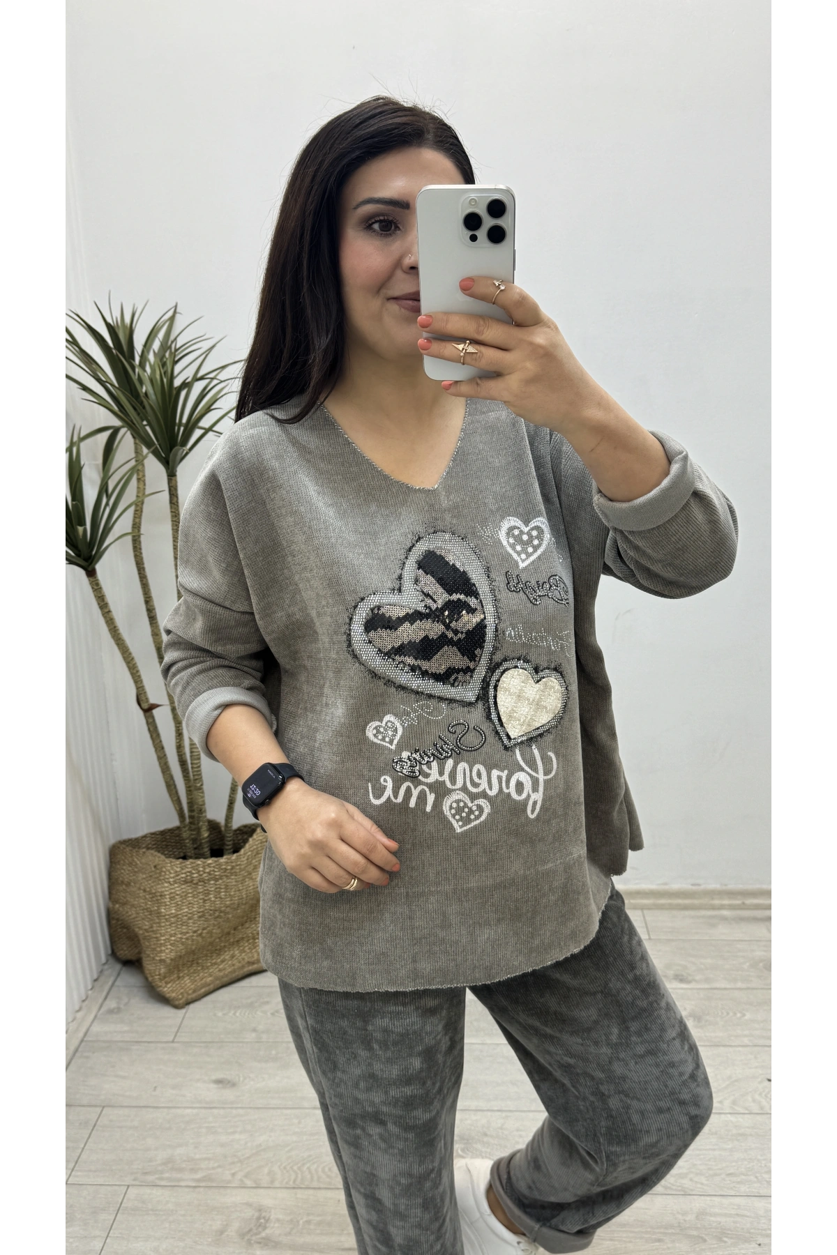 Kalp Desenli Vizon Rengi Kadife İthal Bluz