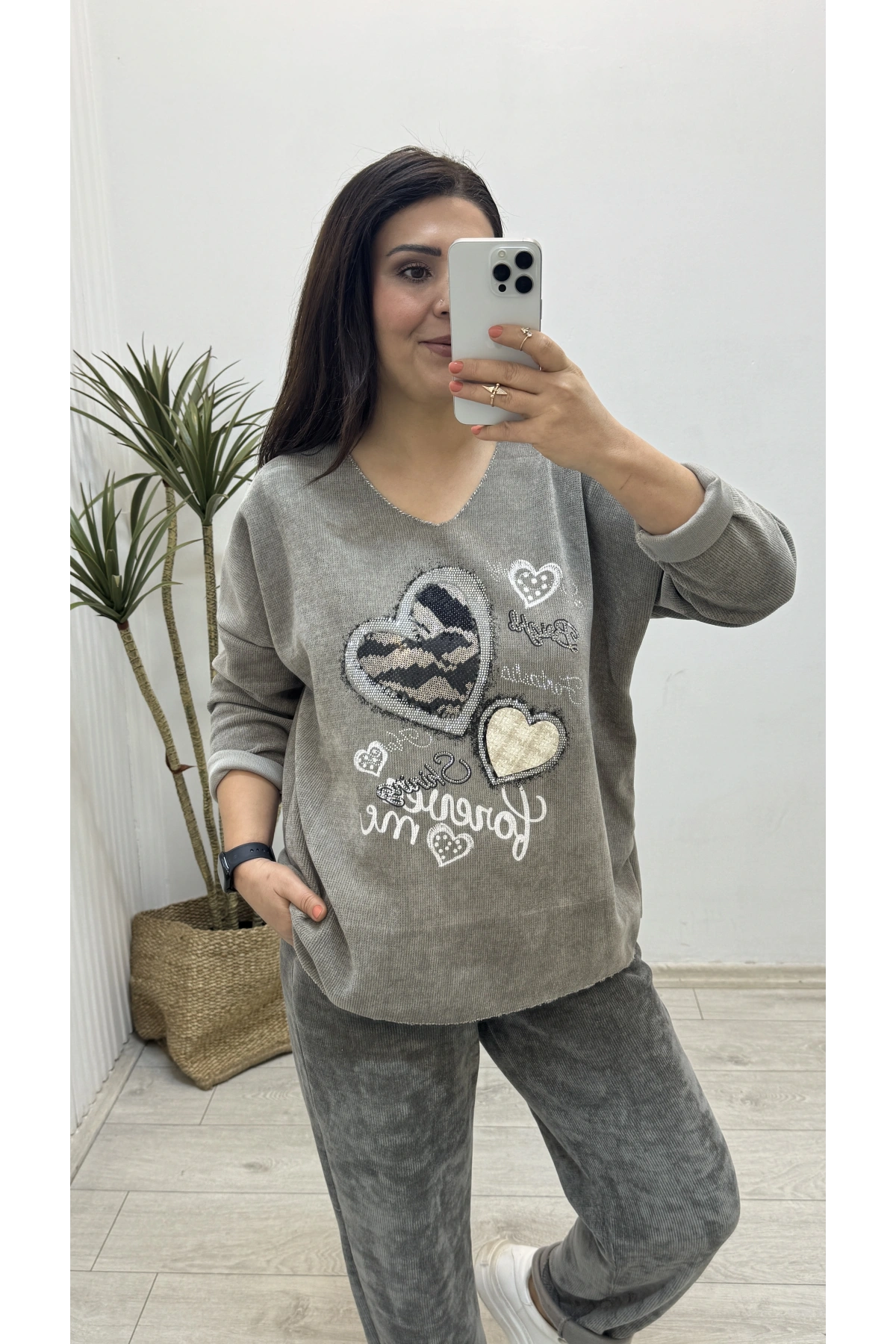 Kalp Desenli Vizon Rengi Kadife İthal Bluz