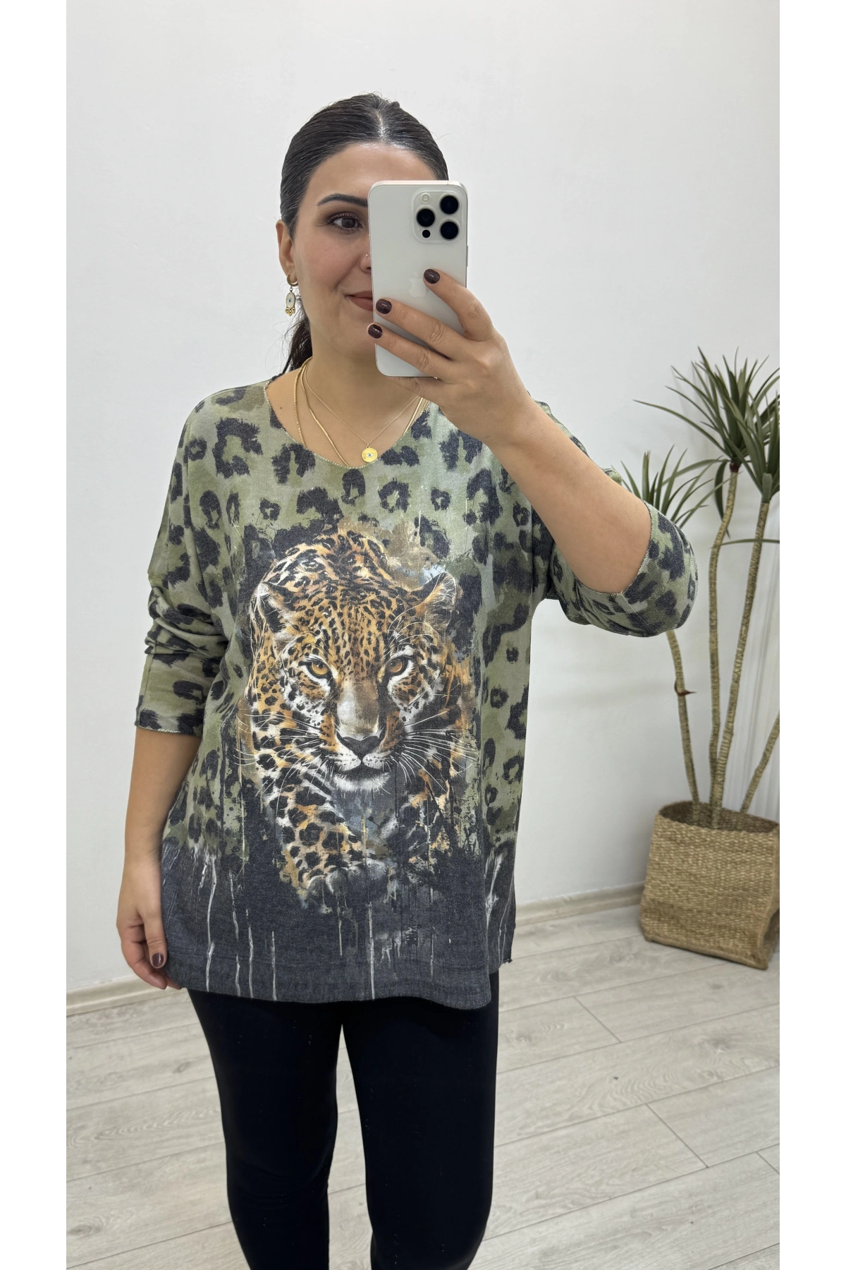 Kaplan Baskılı Leopar Desenli İthal Yeşil Bluz