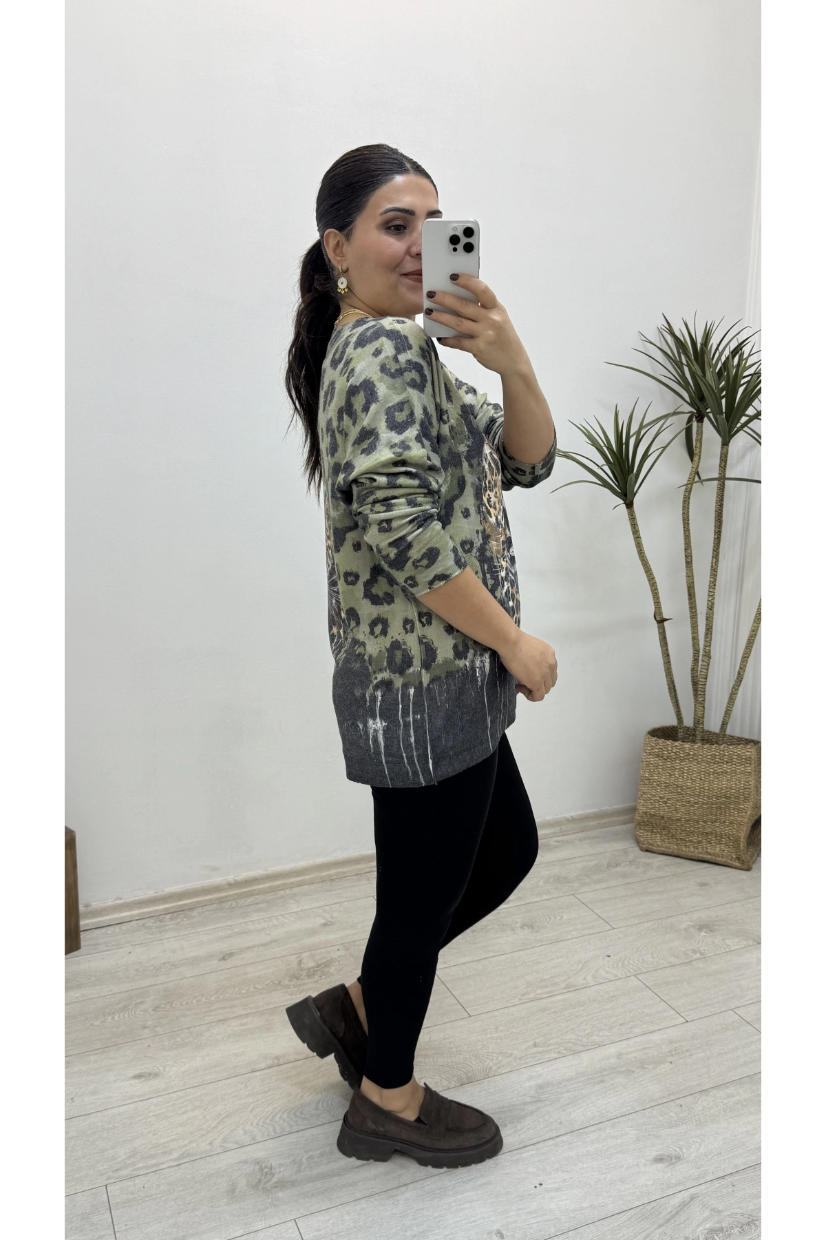 Kaplan Baskılı Leopar Desenli İthal Yeşil Bluz