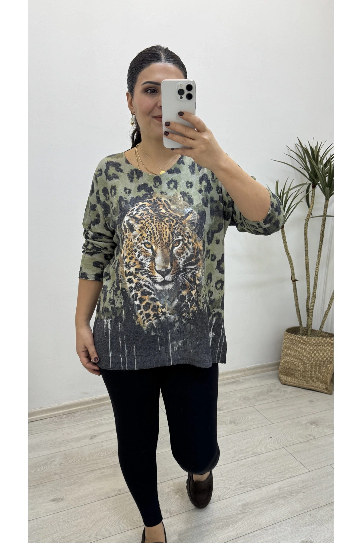 Kaplan Baskılı Leopar Desenli İthal Yeşil Bluz