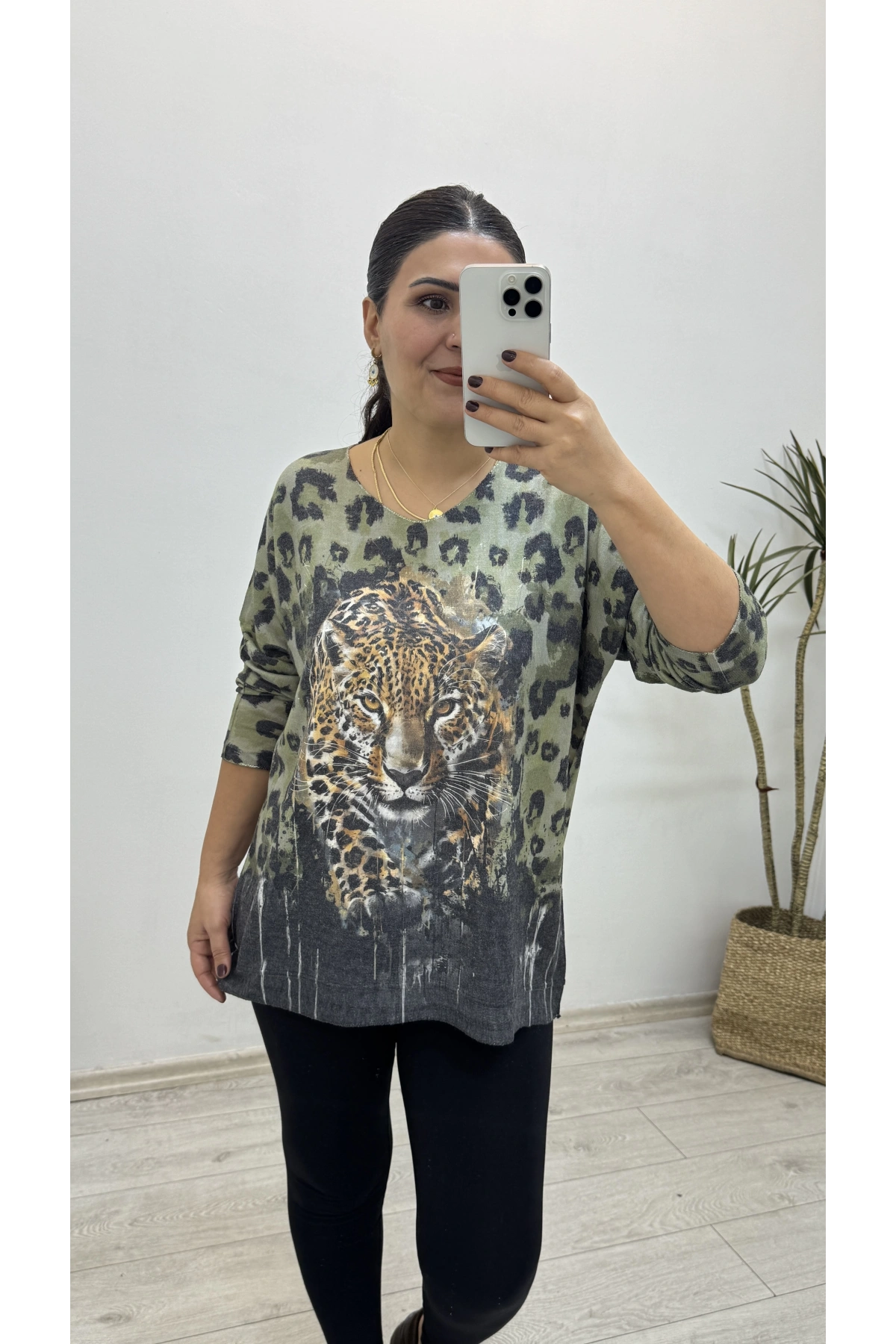 Kaplan Baskılı Leopar Desenli İthal Yeşil Bluz