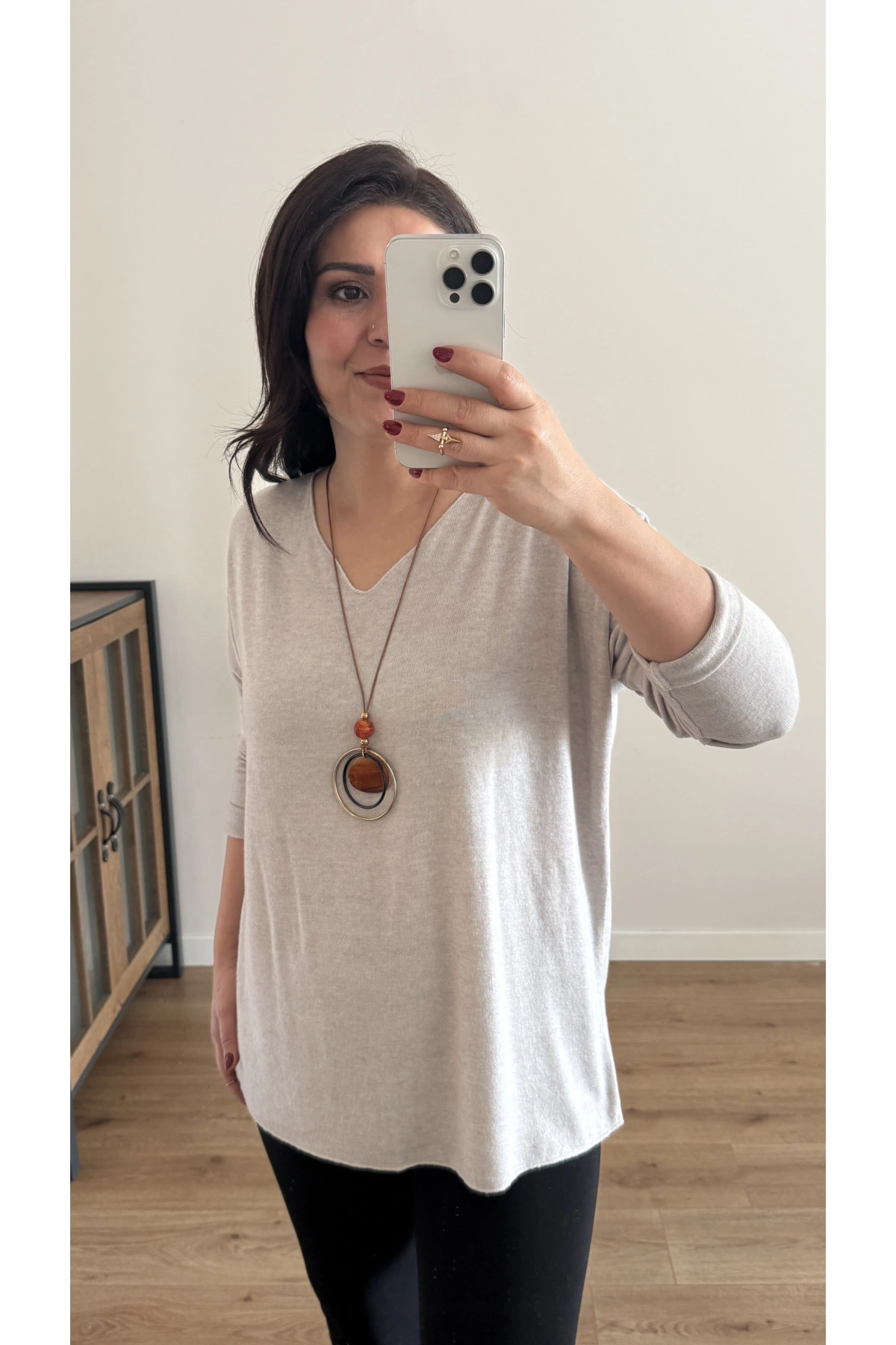 Kolyeli Krem Rengi İthal Bluz