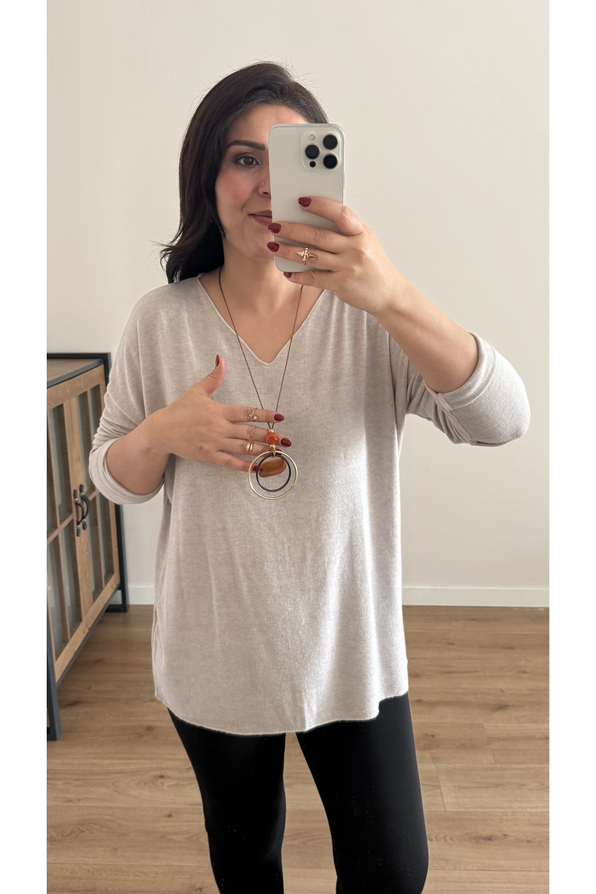 Kolyeli Krem Rengi İthal Bluz