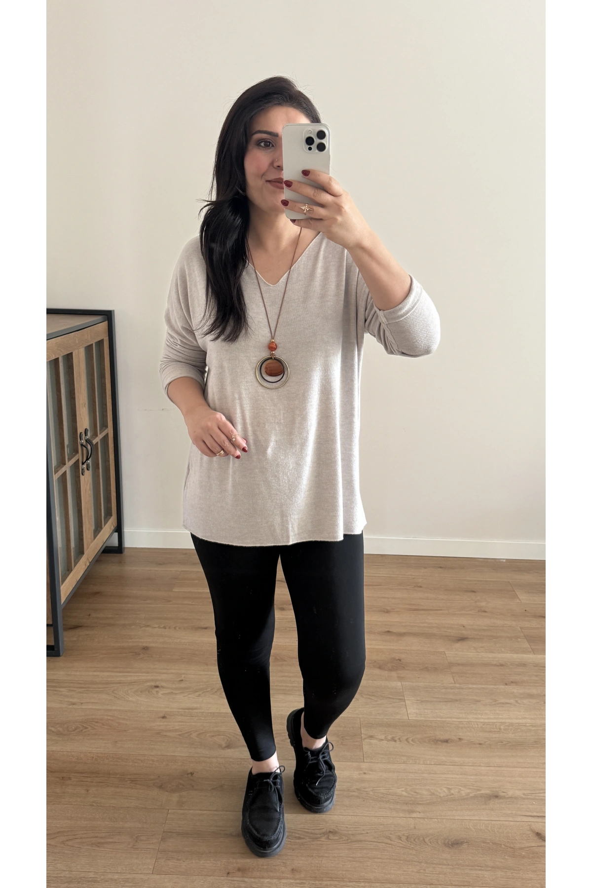 Kolyeli Krem Rengi İthal Bluz