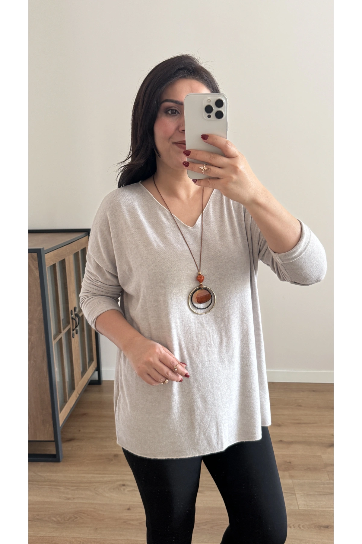 Kolyeli Krem Rengi İthal Bluz