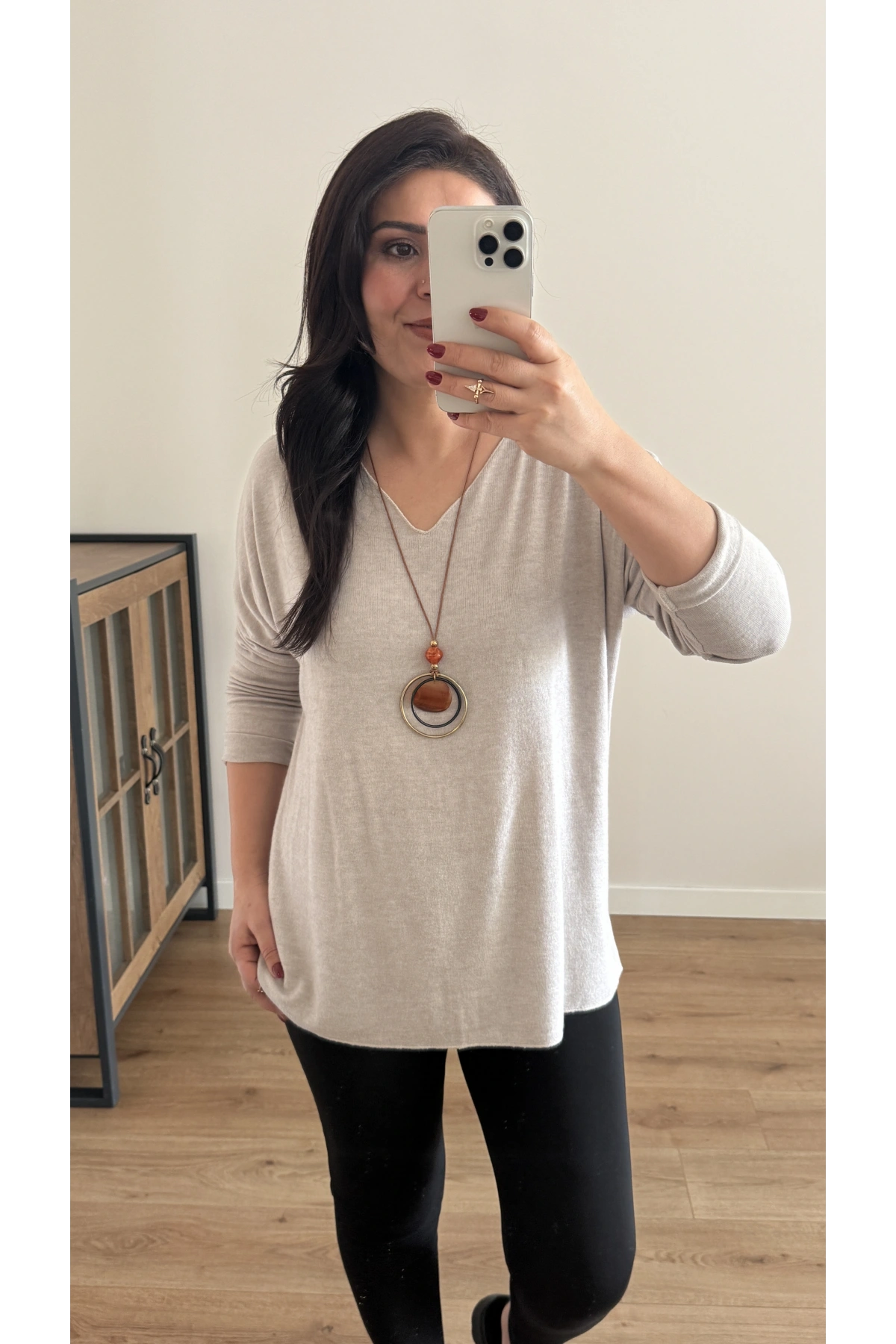 Kolyeli Krem Rengi İthal Bluz