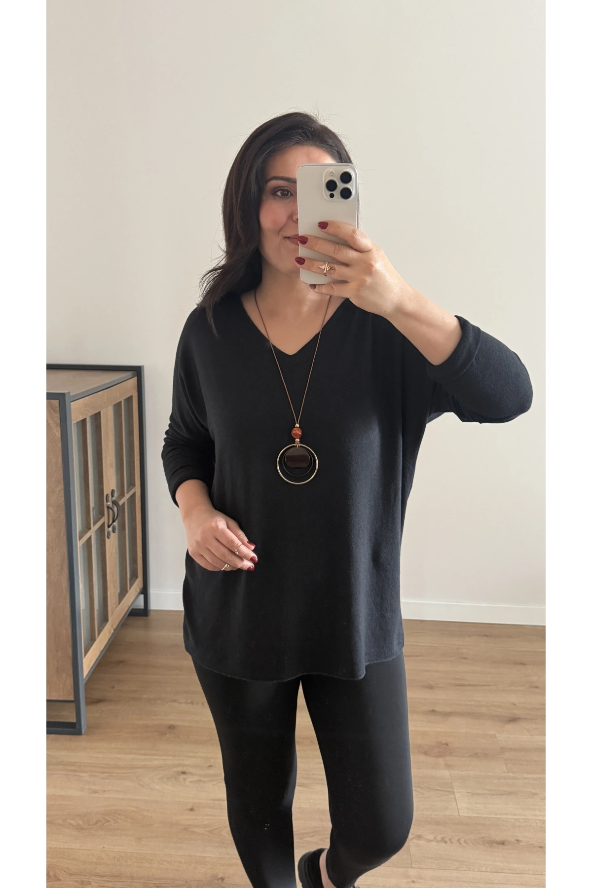 Kolyeli Siyah İthal Bluz