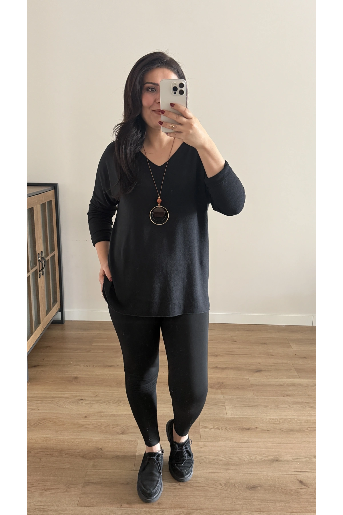 Kolyeli Siyah İthal Bluz