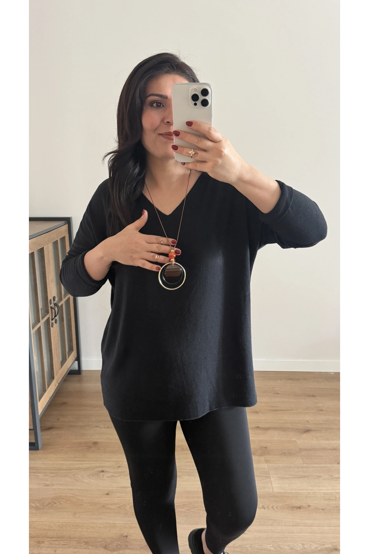 Kolyeli Siyah İthal Bluz