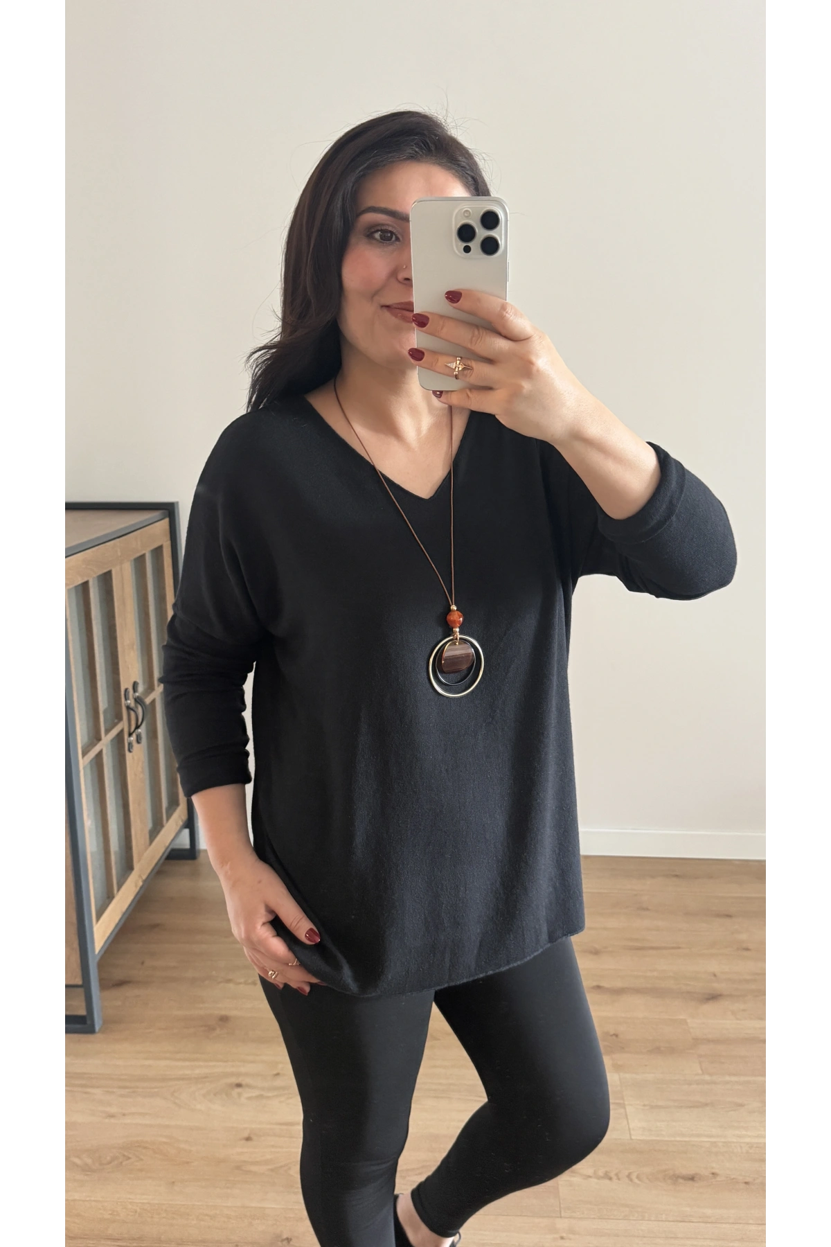 Kolyeli Siyah İthal Bluz