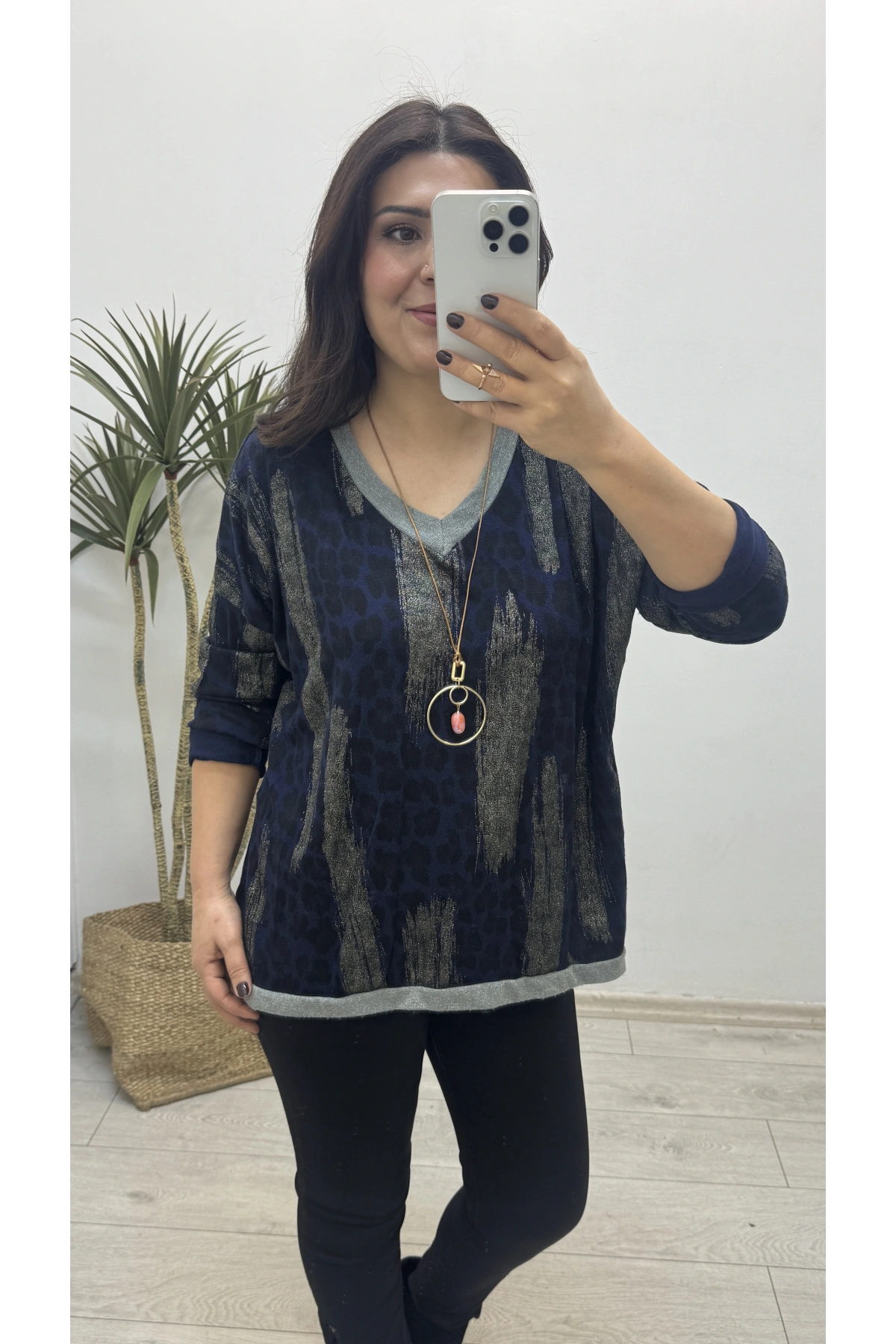 Leopar Sim Baskılı Lacivert Bluz