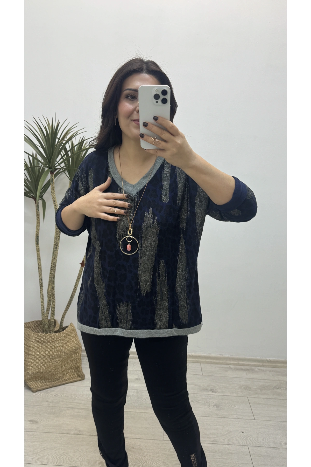 Leopar Sim Baskılı Lacivert Bluz