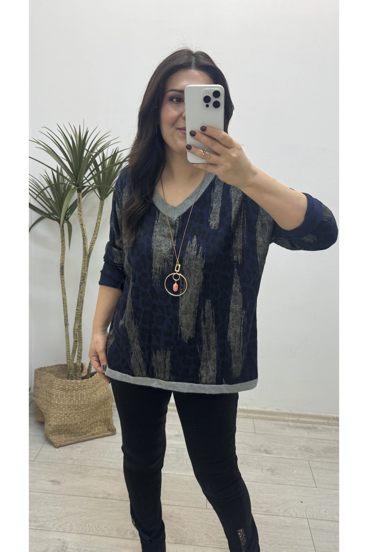 Leopar Sim Baskılı Lacivert Bluz