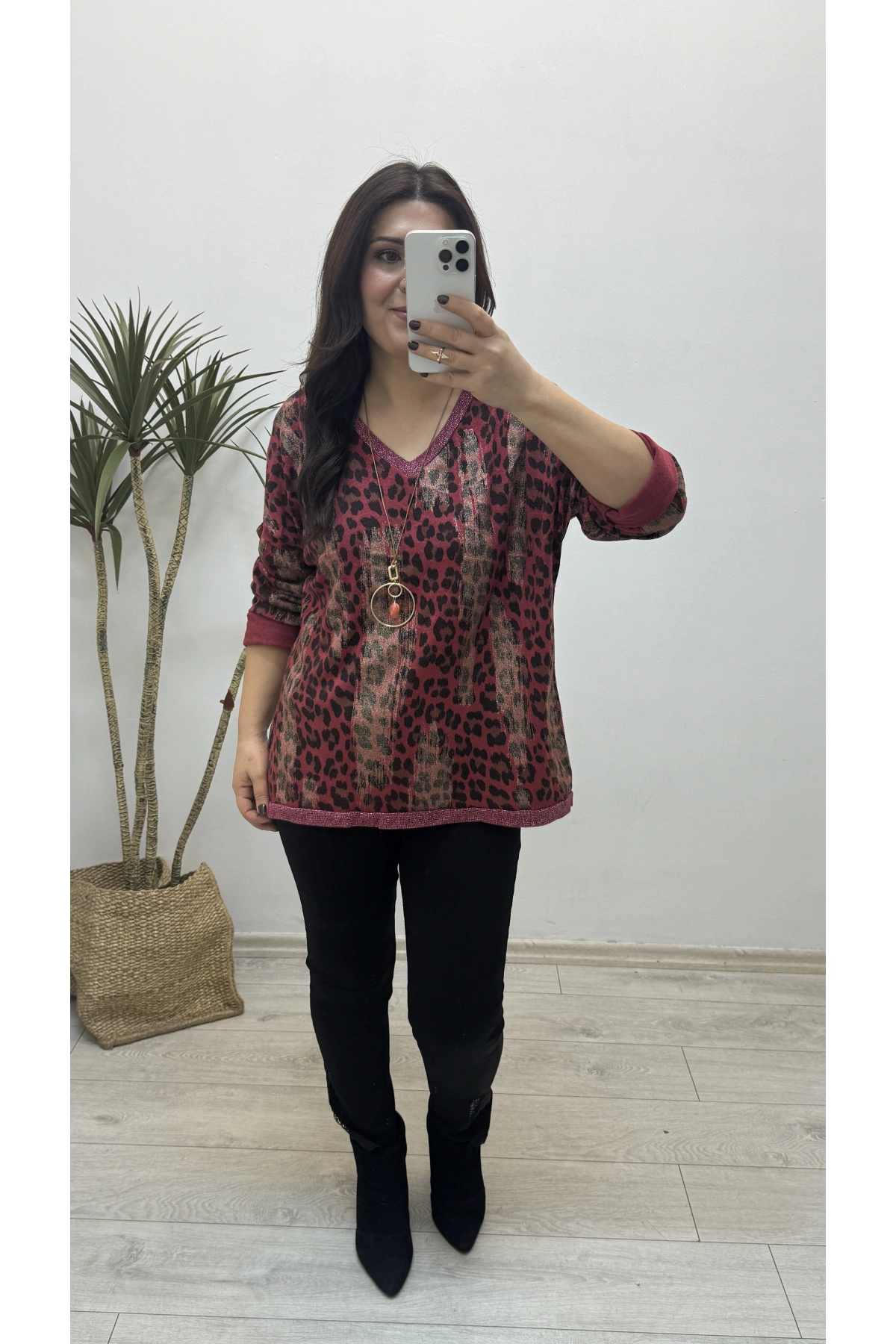 Leopar Sim Baskılı V Yaka Kırmızı Bluz