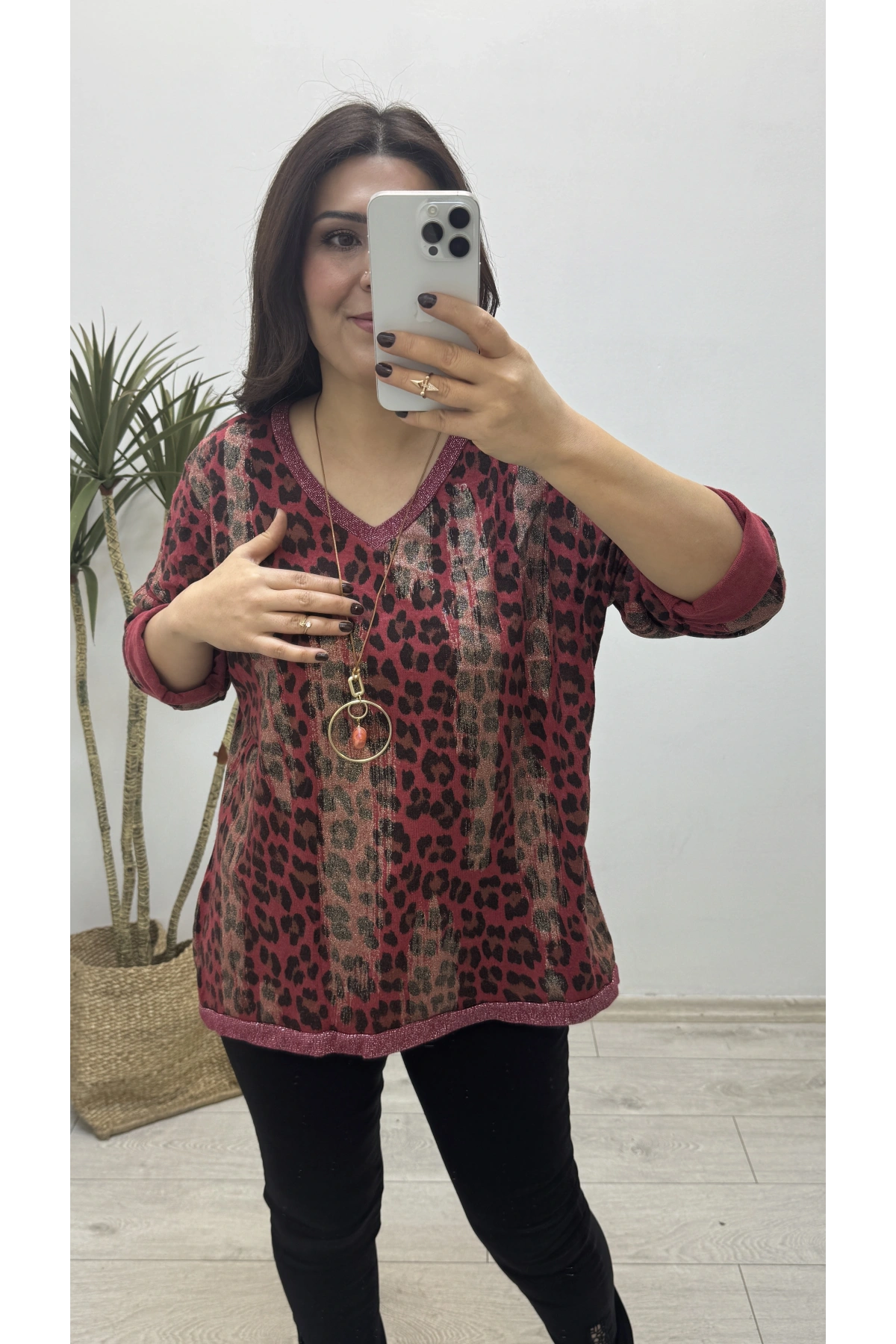 Leopar Sim Baskılı V Yaka Kırmızı Bluz