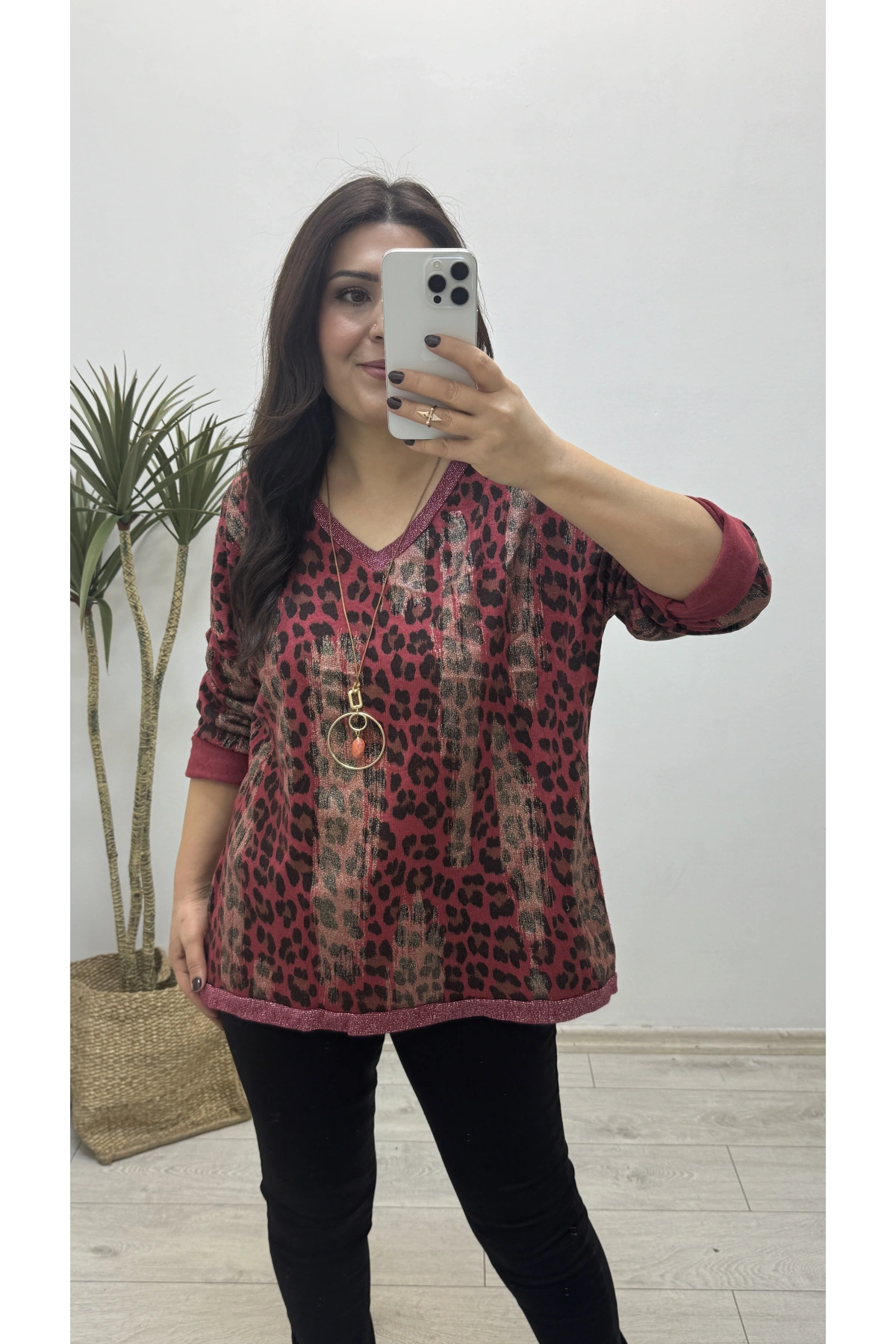 Leopar Sim Baskılı V Yaka Kırmızı Bluz