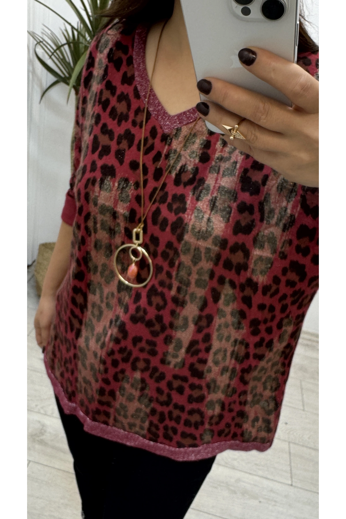 Leopar Sim Baskılı V Yaka Kırmızı Bluz