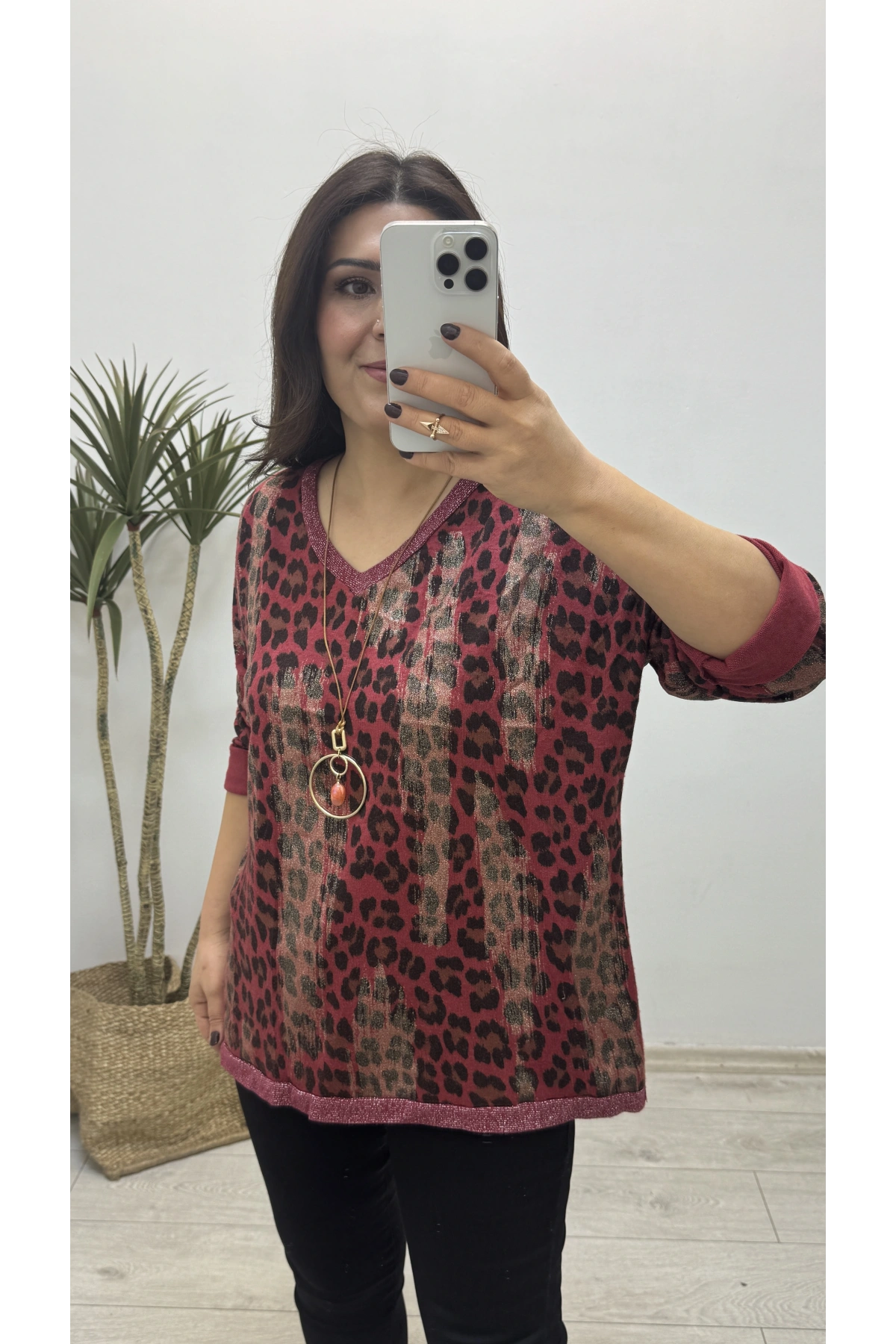 Leopar Sim Baskılı V Yaka Kırmızı Bluz