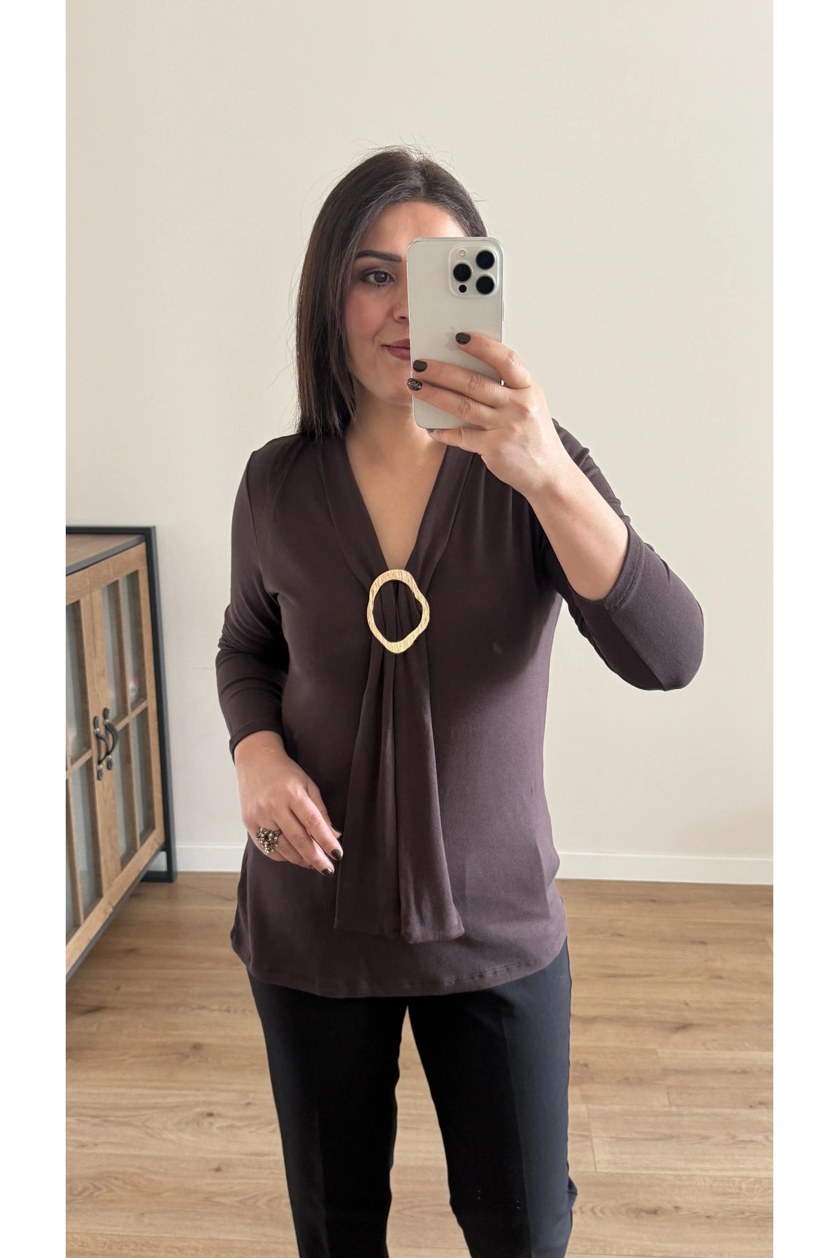 Şal Yaka Broşlu Kahverengi Bluz