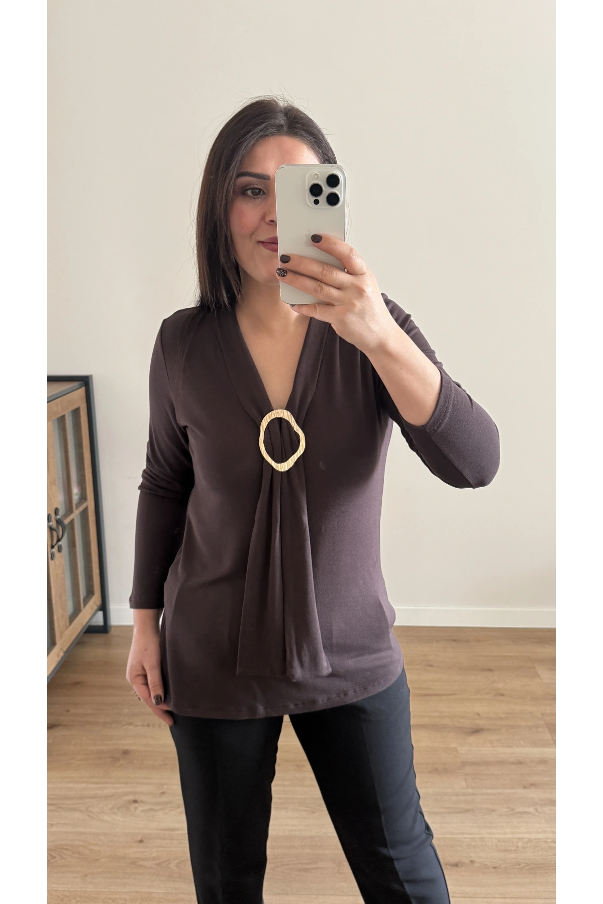 Şal Yaka Broşlu Kahverengi Bluz