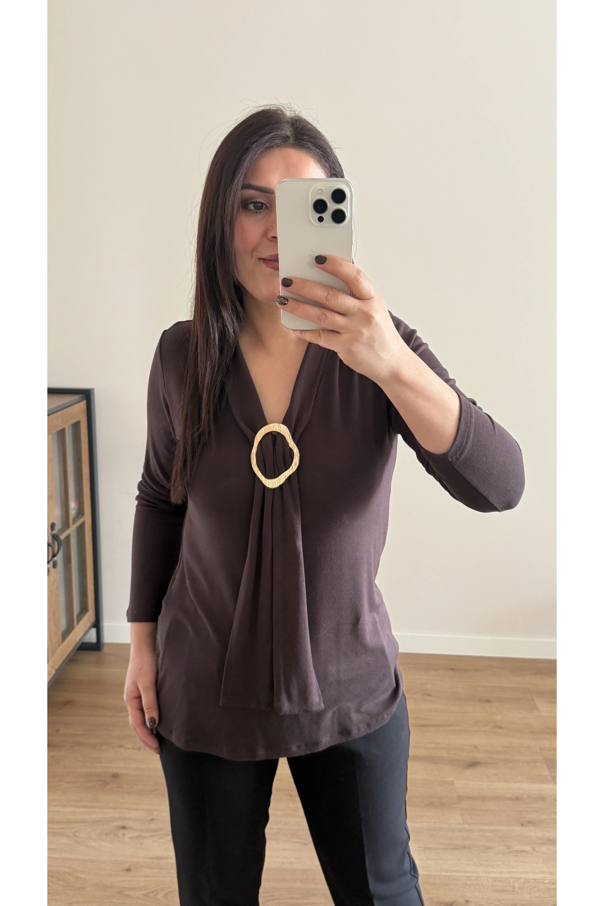 Şal Yaka Broşlu Kahverengi Bluz