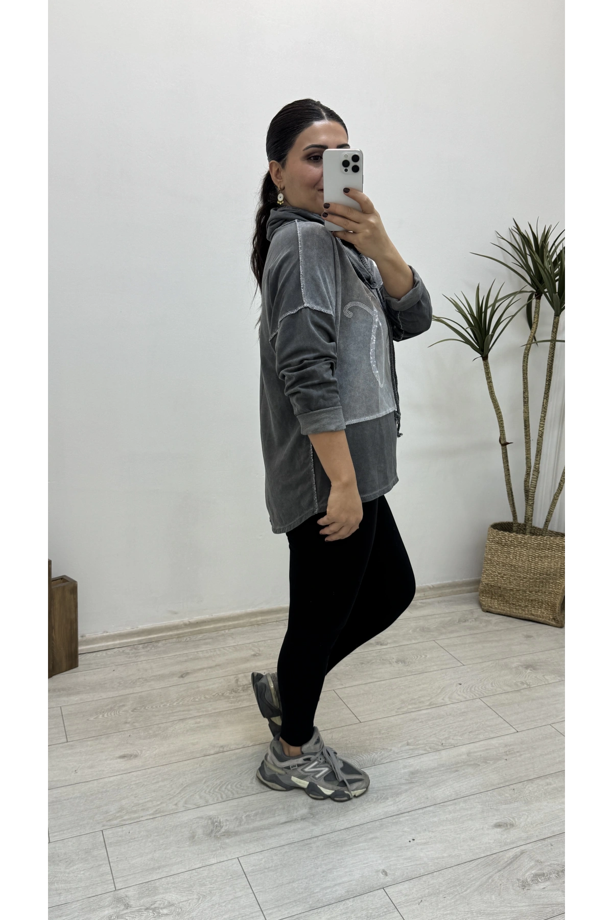 Şal Yaka Taş Baskılı İthal Sweattshırt