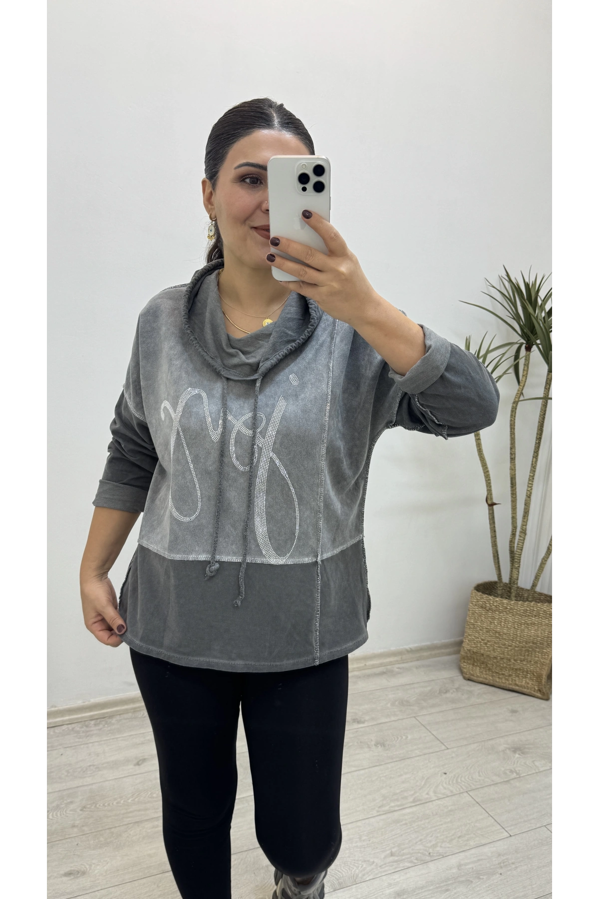 Şal Yaka Taş Baskılı İthal Sweattshırt