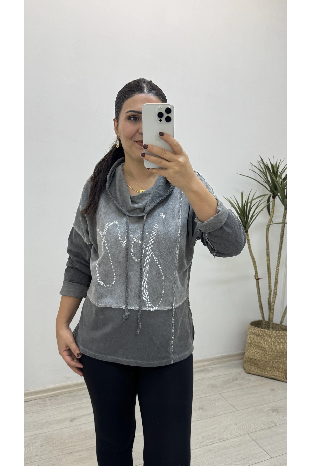 Şal Yaka Taş Baskılı İthal Sweattshırt