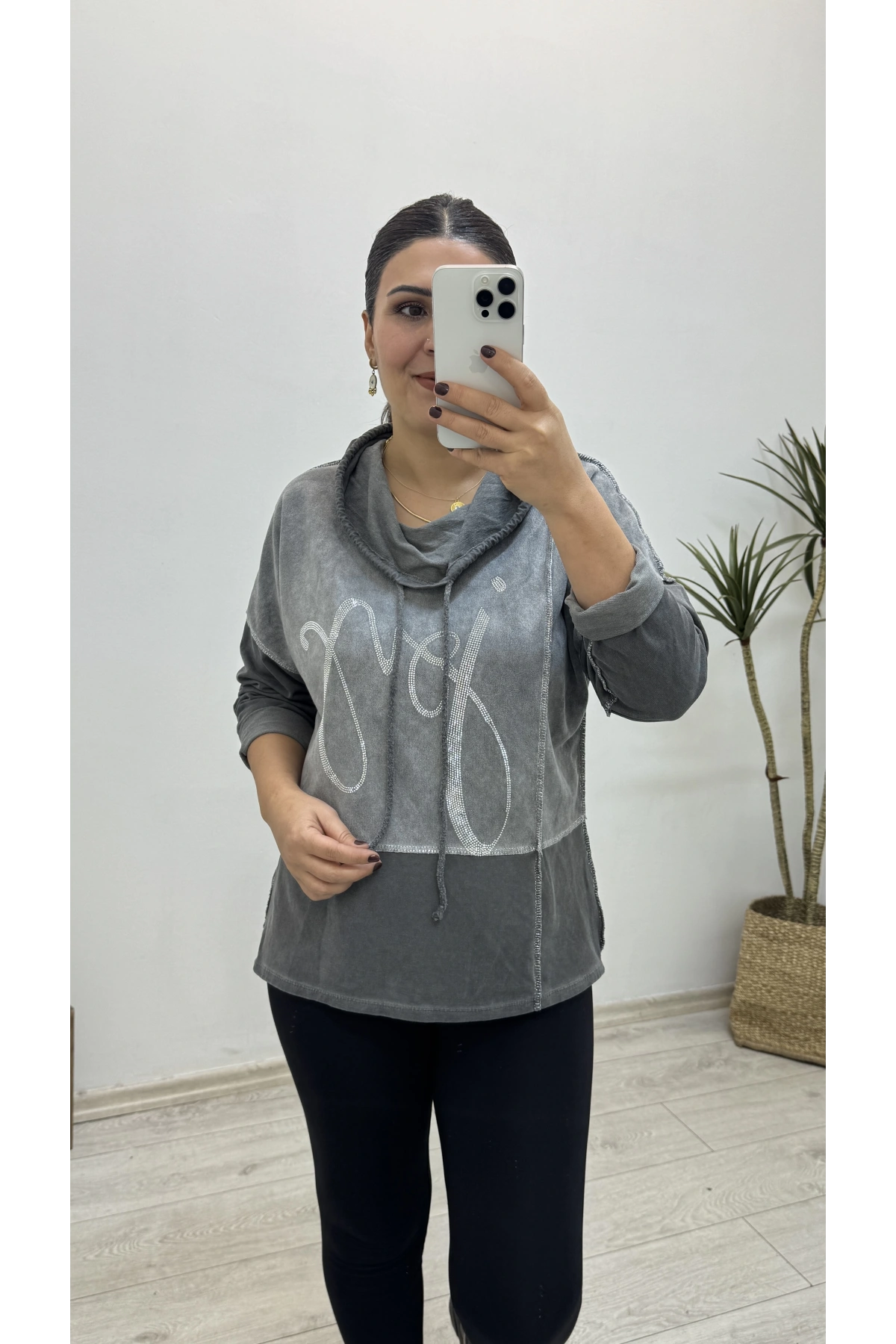 Şal Yaka Taş Baskılı İthal Sweattshırt