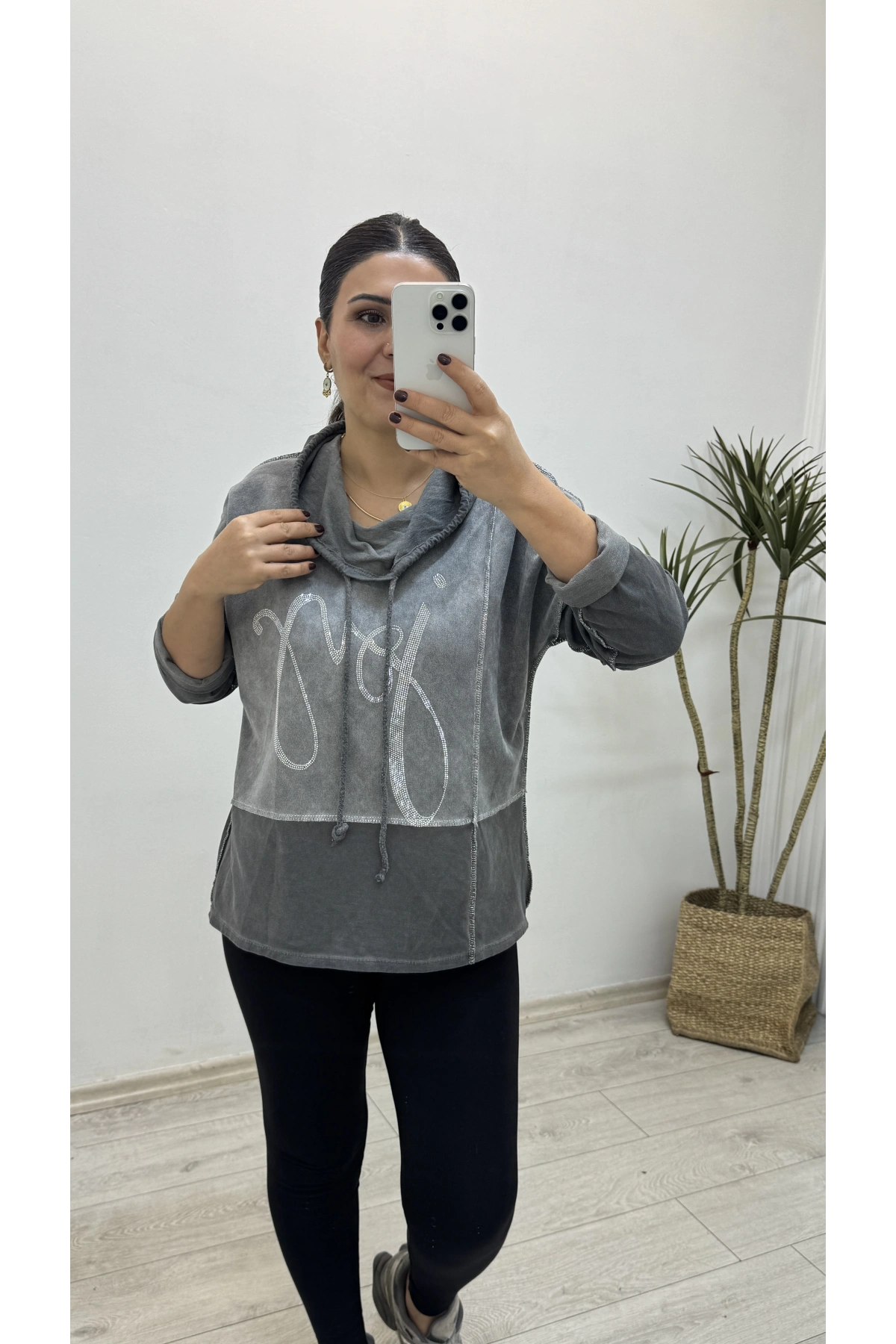 Şal Yaka Taş Baskılı İthal Sweattshırt