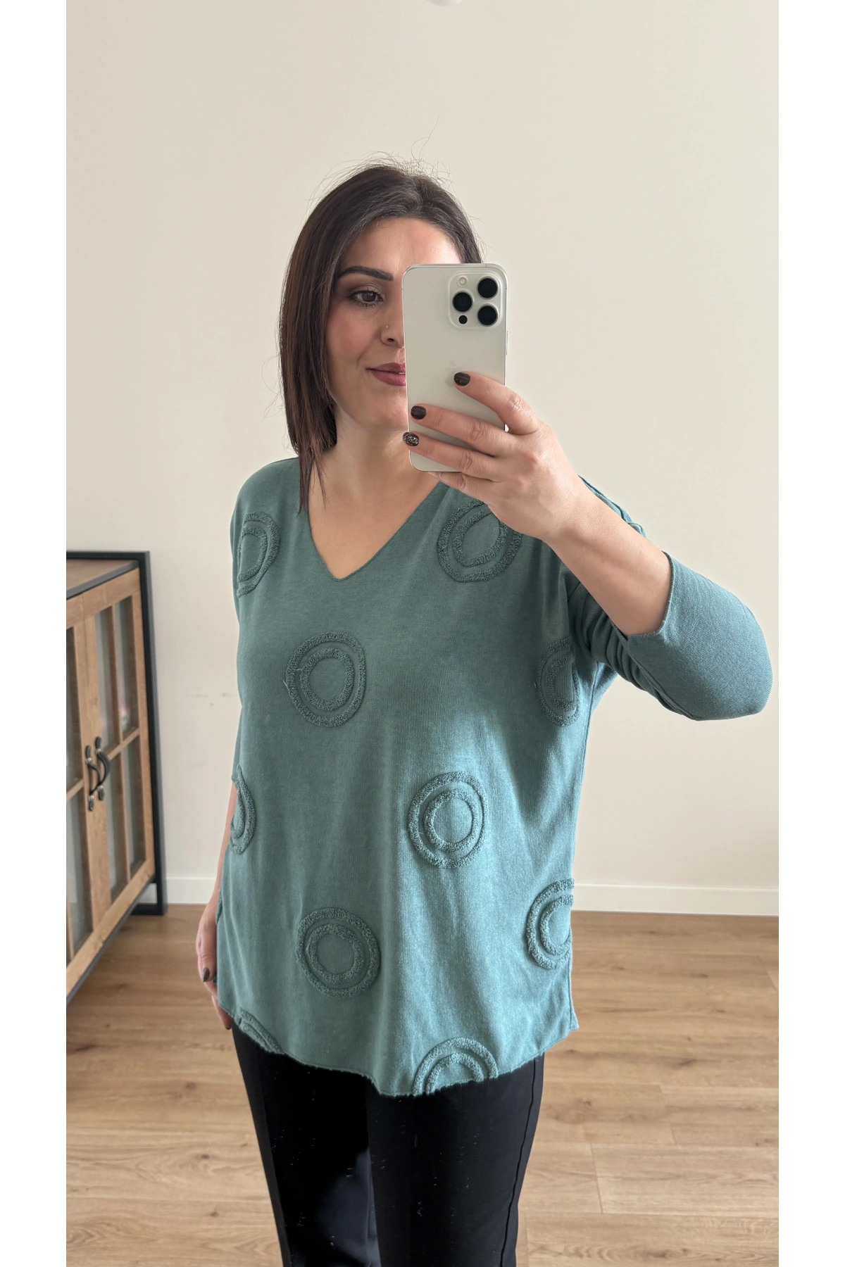 V Yaka Halka Kabartma Desenli Yeşil İthal Bluz