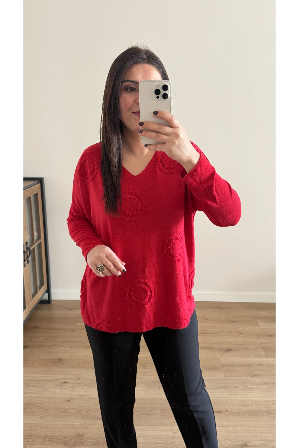 V Yaka Kabartma Desenli Kırmızı İthal Bluz