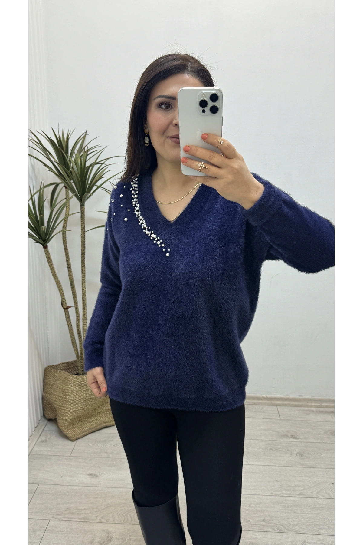 V Yaka Taş İşlemeli Angora Lacivert İthal Kazak