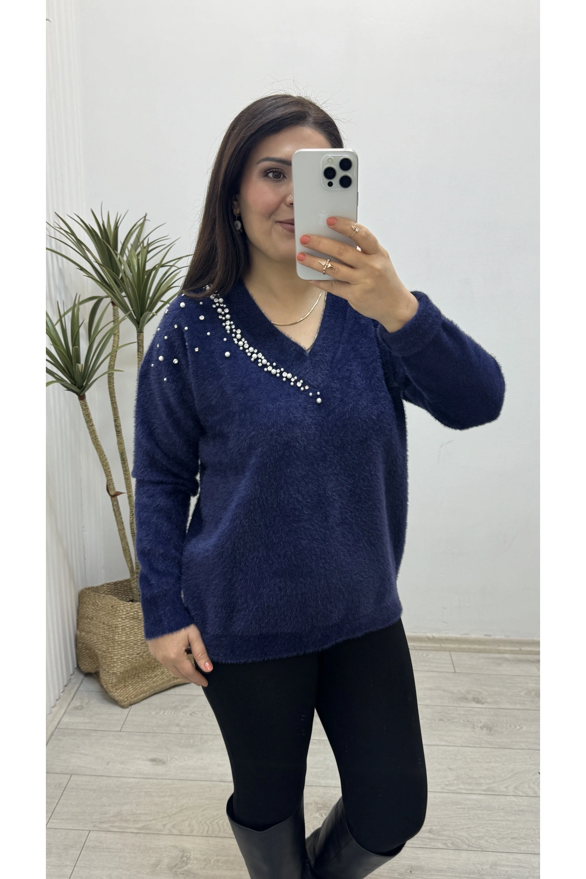 V Yaka Taş İşlemeli Angora Lacivert İthal Kazak