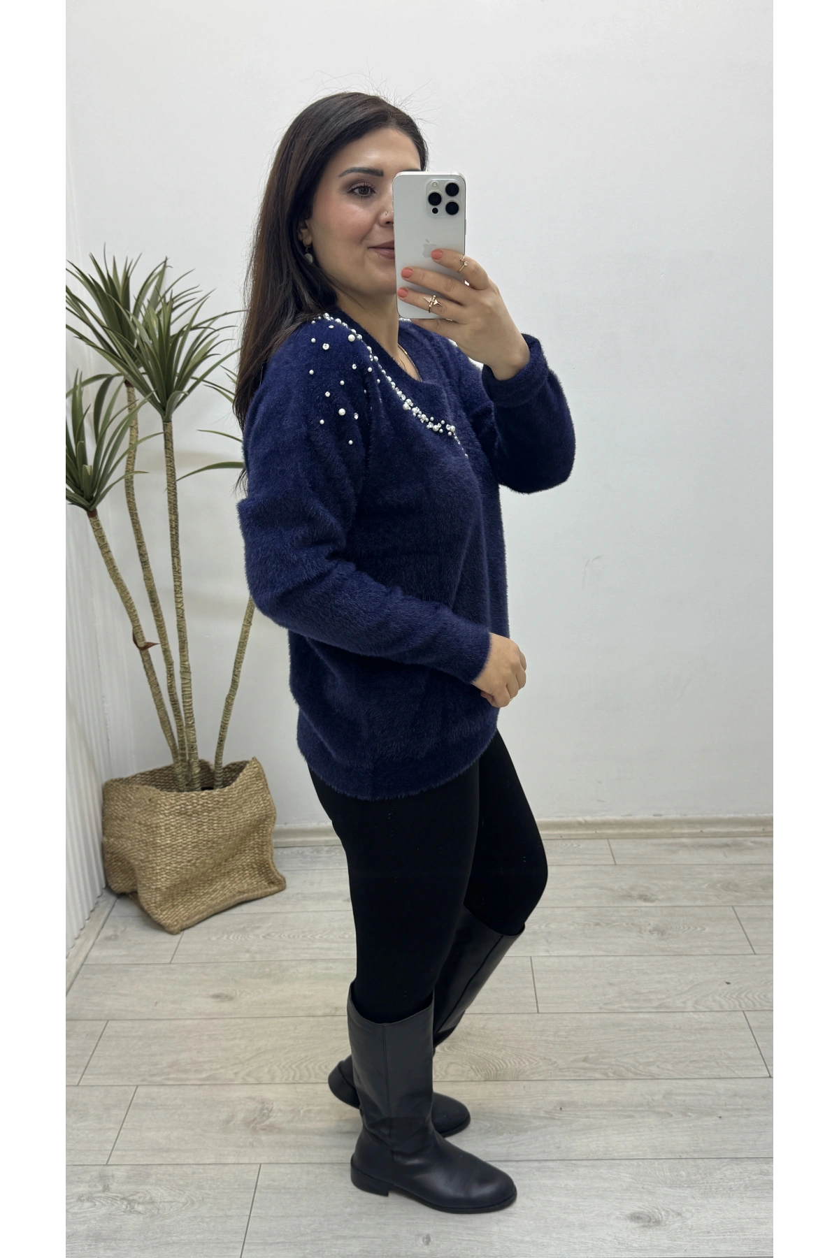 V Yaka Taş İşlemeli Angora Lacivert İthal Kazak
