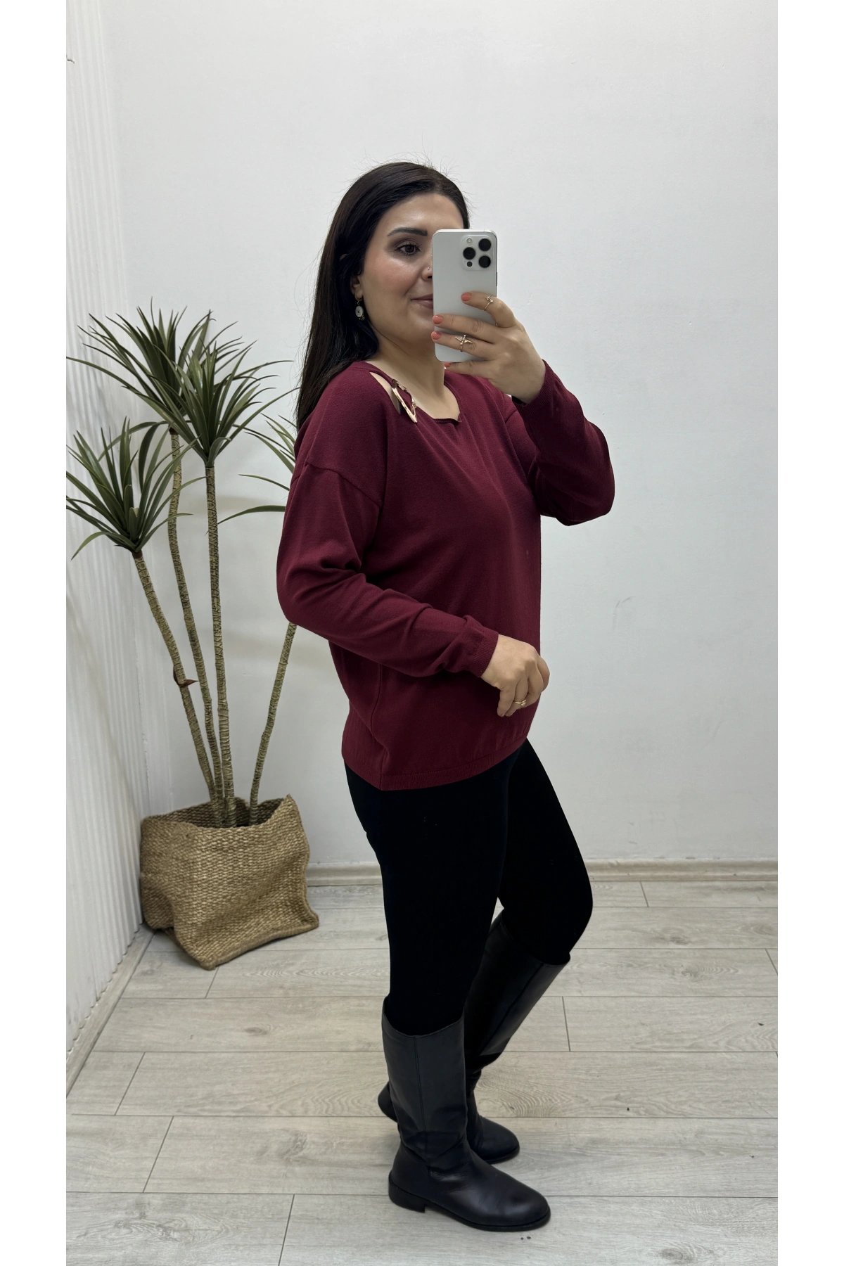 Yaka Aksesuarlı Bordo Triko Bluz