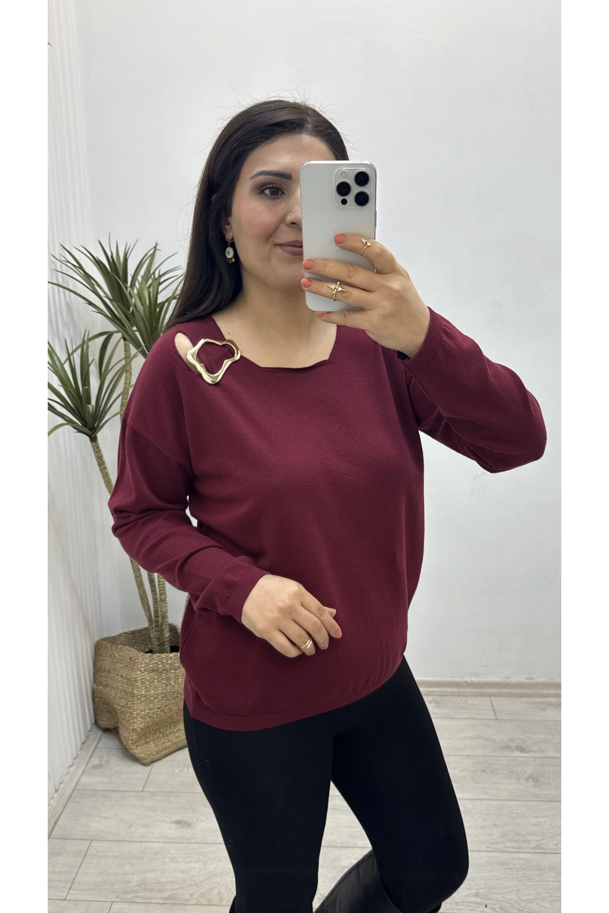 Yaka Aksesuarlı Bordo Triko Bluz