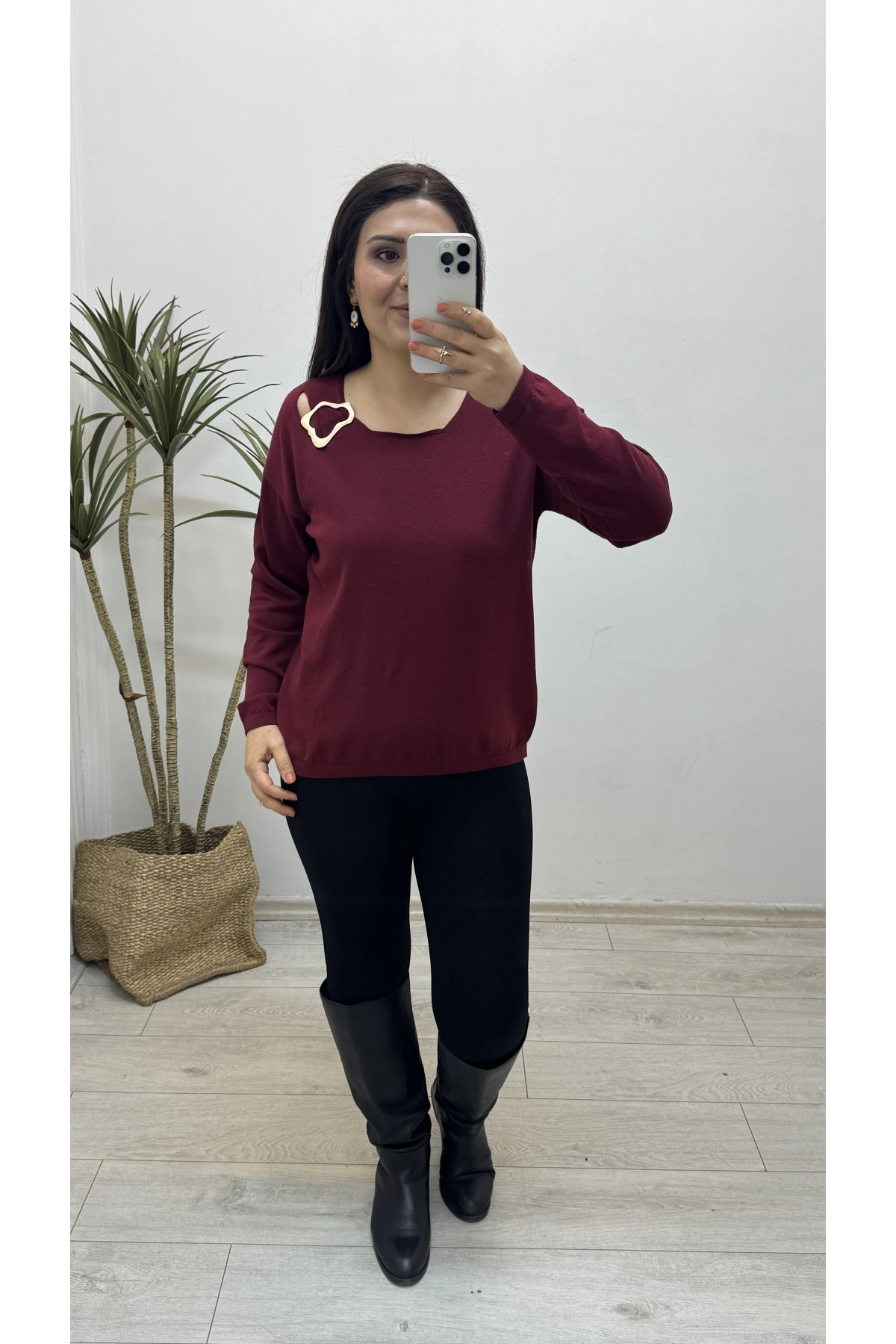 Yaka Aksesuarlı Bordo Triko Bluz