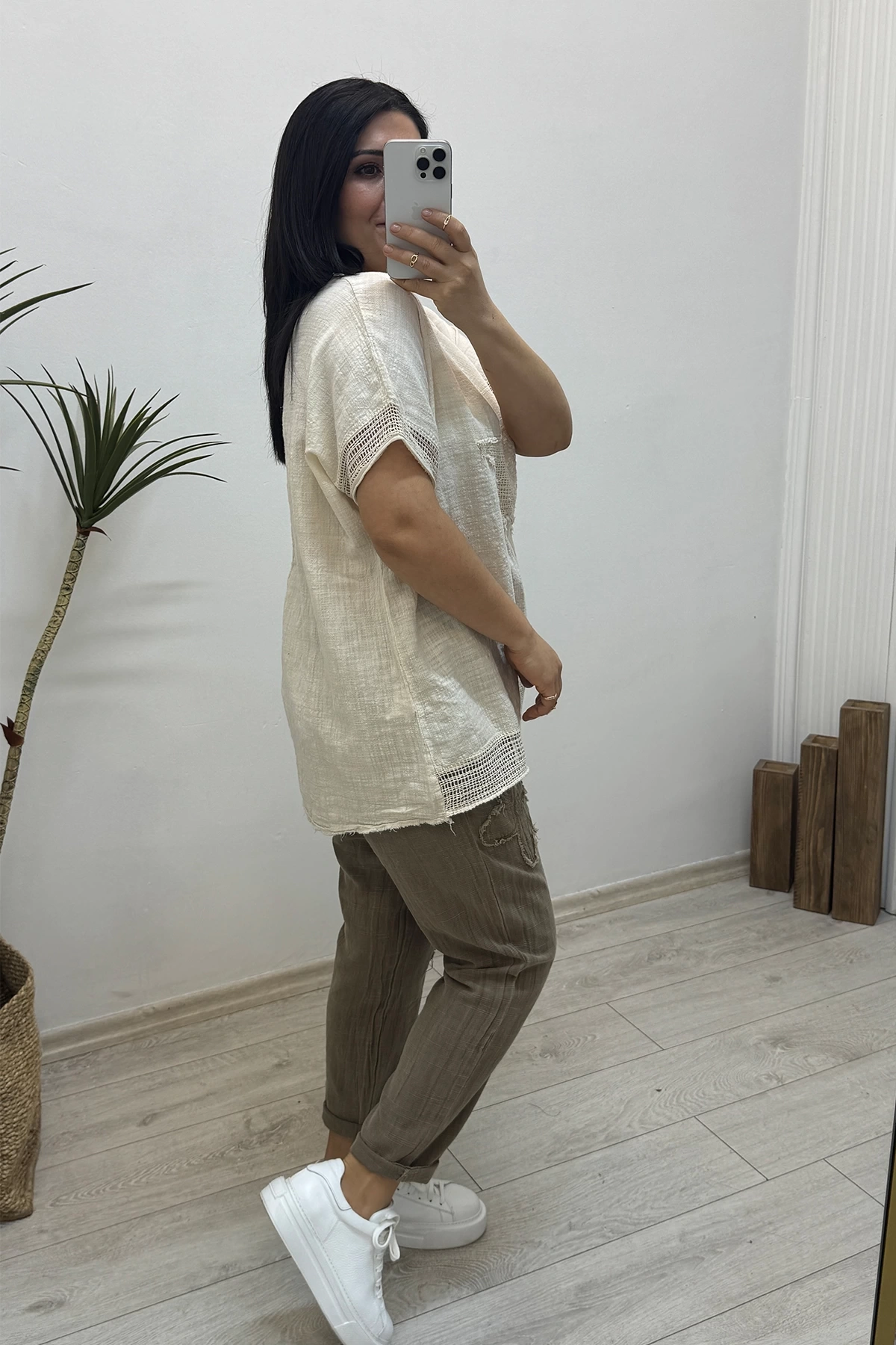 Yıldız Detaylı Krem Keten Bluz