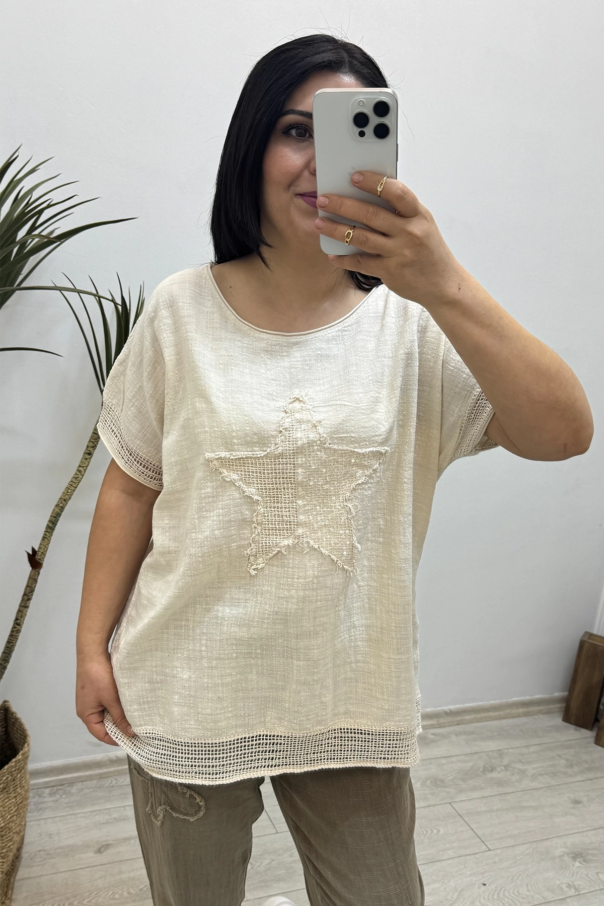 Yıldız Detaylı Krem Keten Bluz