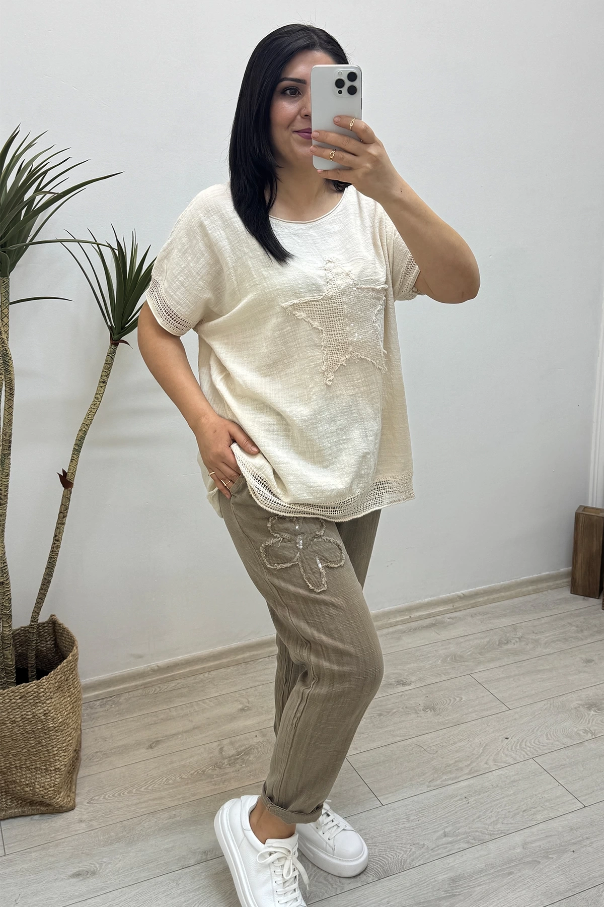 Yıldız Detaylı Krem Keten Bluz