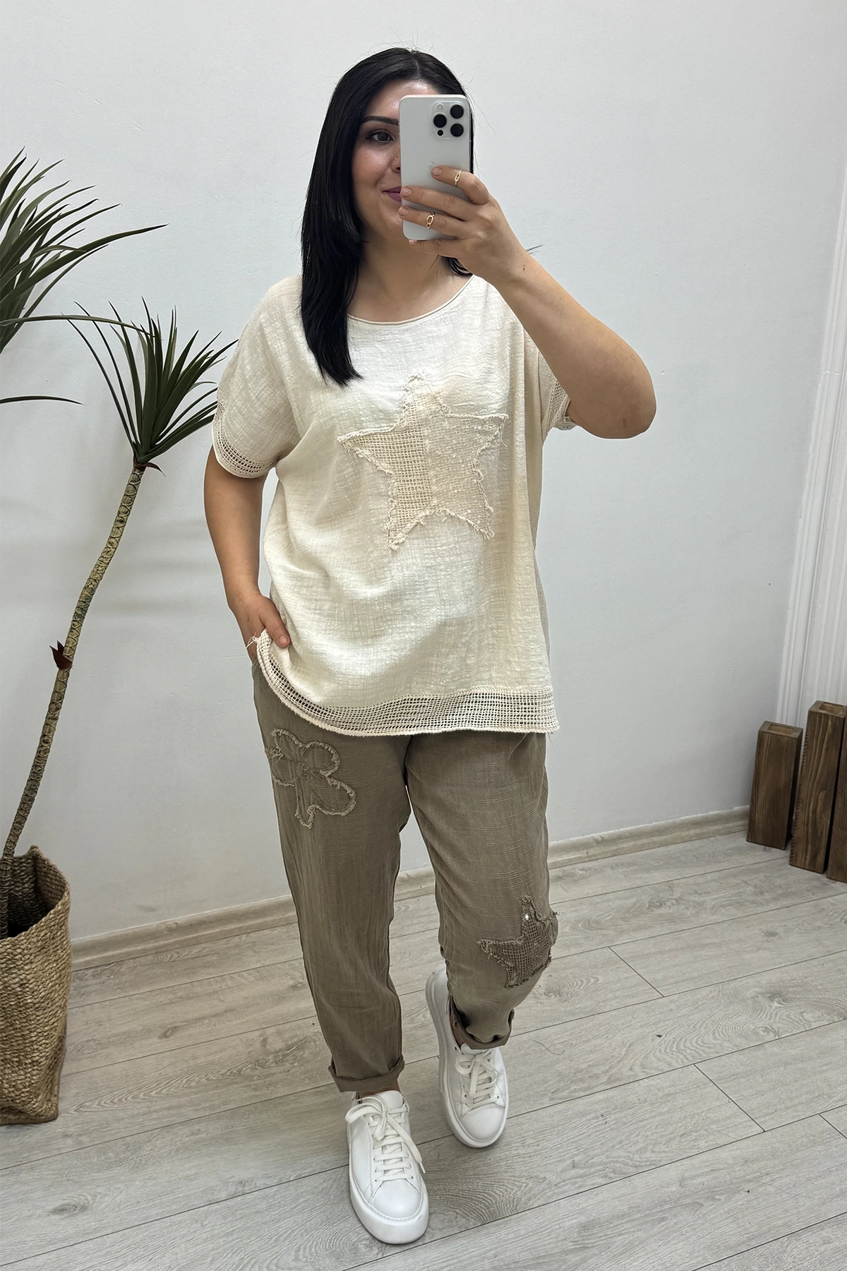 Yıldız Detaylı Krem Keten Bluz