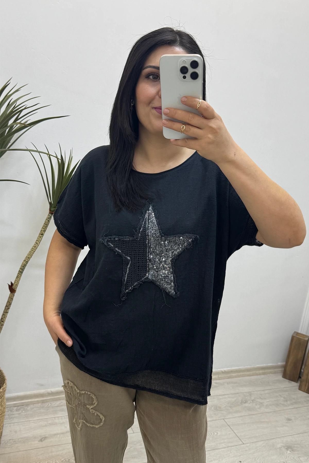 Yıldız Detaylı Siyah Keten Bluz